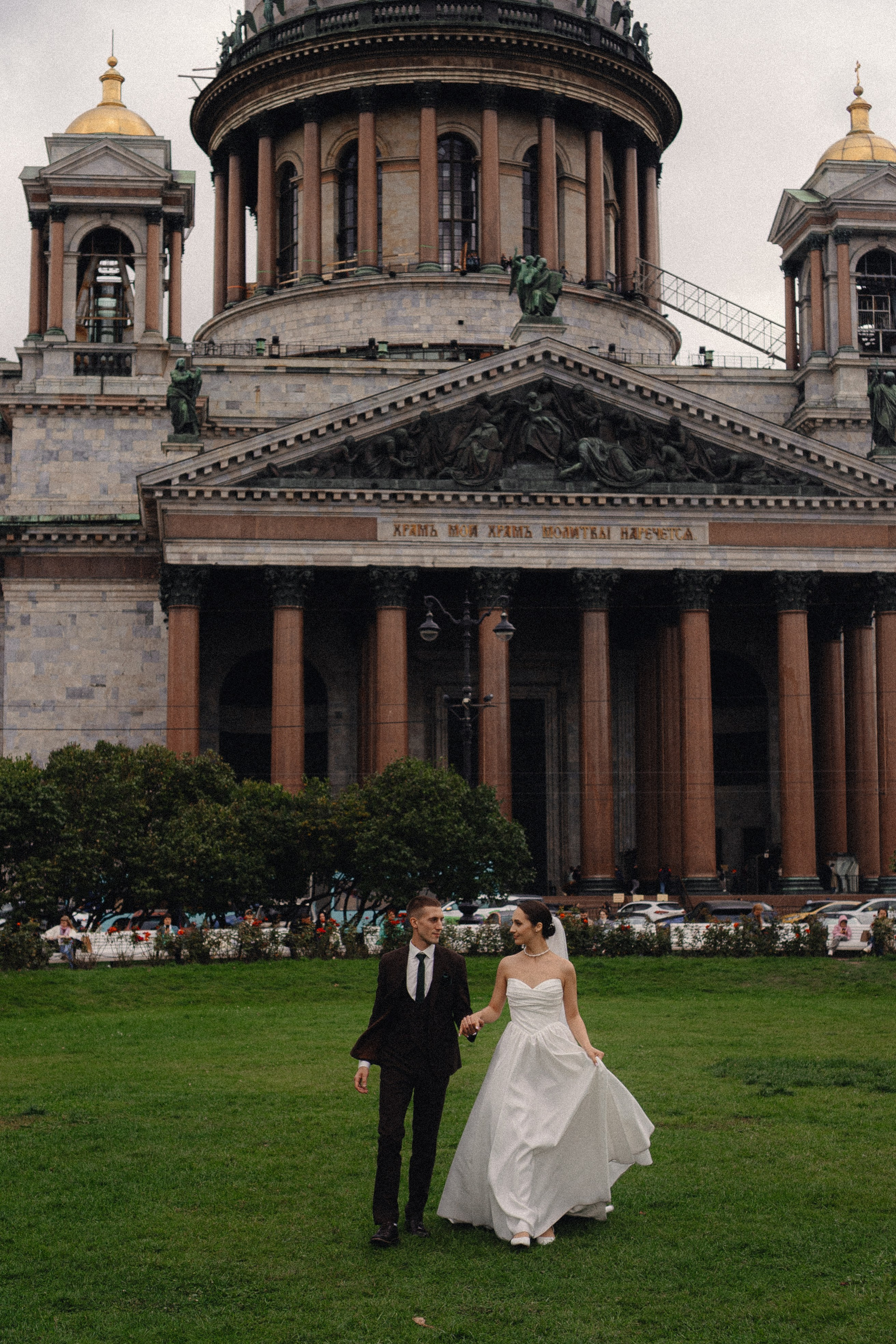 СВАДЕБНАЯ ПРОГУЛКА В САНТК-ПЕТЕРБУРГЕ (ИСАКИЕВСКИЙ СОБОР, ЗИМНЯЯ КАНАВКА, ЭРМИТАЖ И БОЛЬШАЯ МОРСКАЯ УЛИЦА). Профессиональный фотограф, Санкт-Петербург — Виктория Богомолова