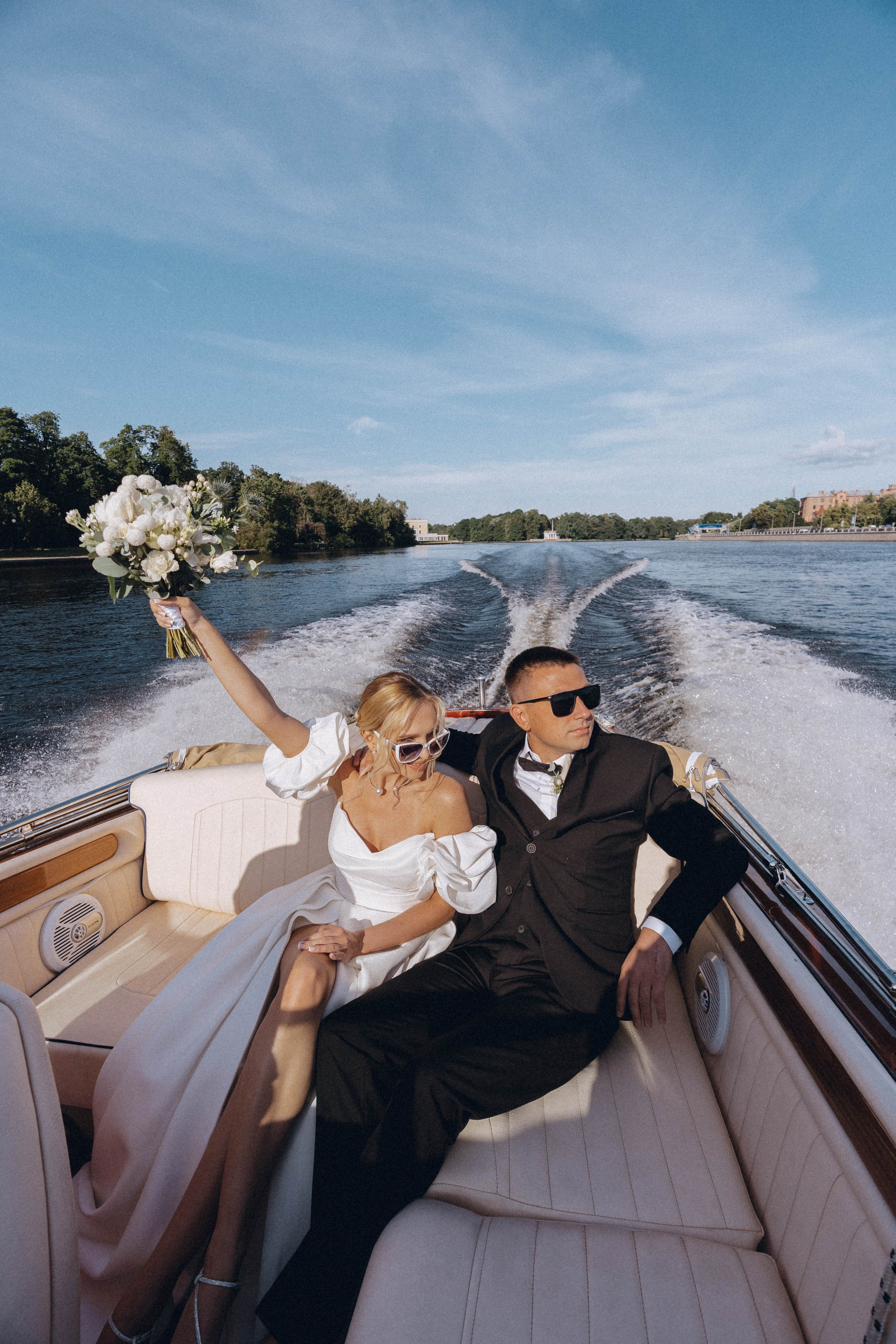 СВАДЕНБНАЯ СЬЕМКА НА КАТЕРЕ ПО КАНАЛАМ САНКТ-ПЕТЕРБУРГА И В АКВАТОРИИ НЕВЫ. Профессиональный фотограф, Санкт-Петербург — Виктория Богомолова