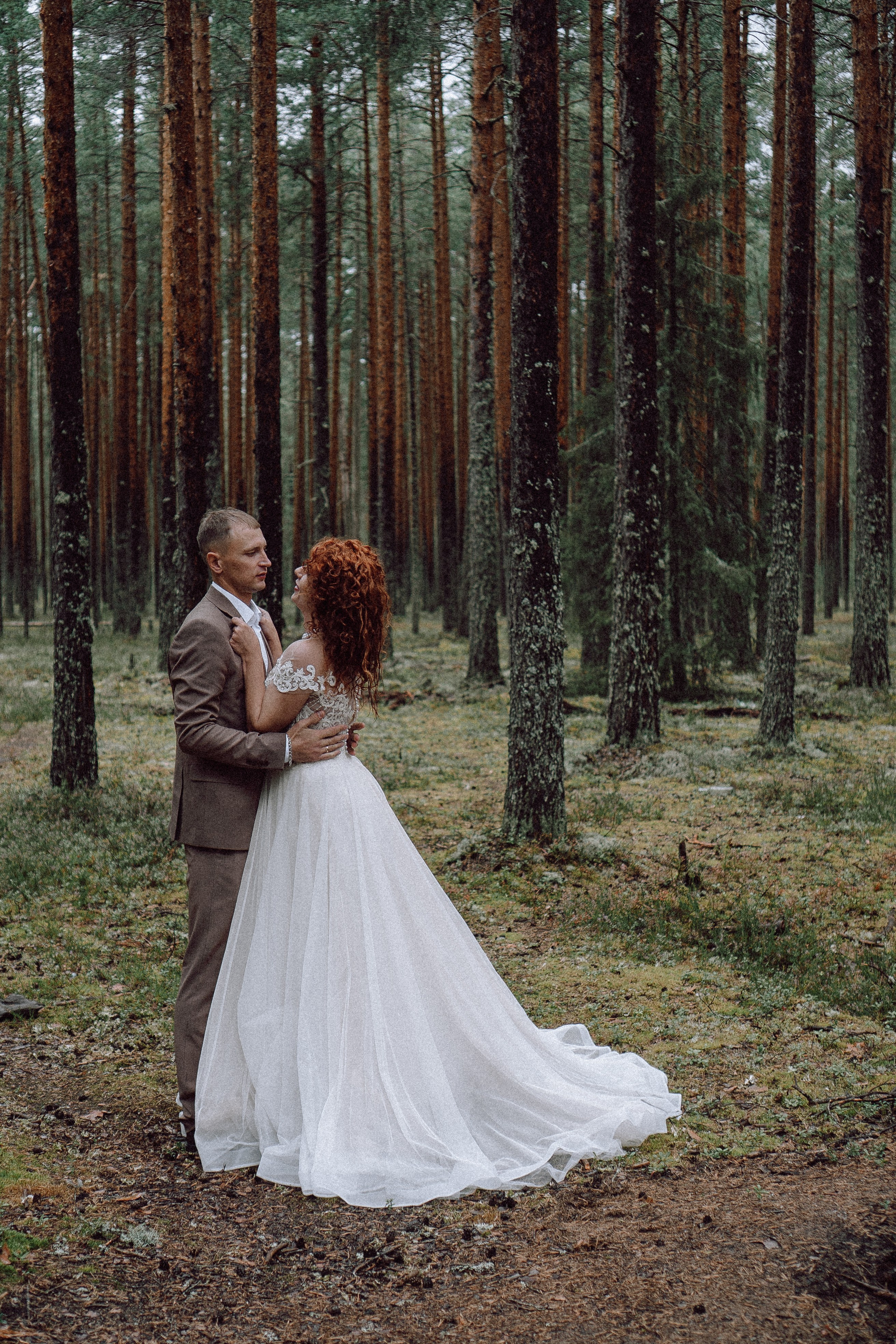 СВАДЕБНАЯ ФОТОСЕССИИЯ ПАРЫ В ГОРОДЕ ПРИОЗЕРСК В СОСНОВОМ ЛЕСУ И С ПИКАПОМ. Профессиональный фотограф, Санкт-Петербург — Виктория Богомолова
