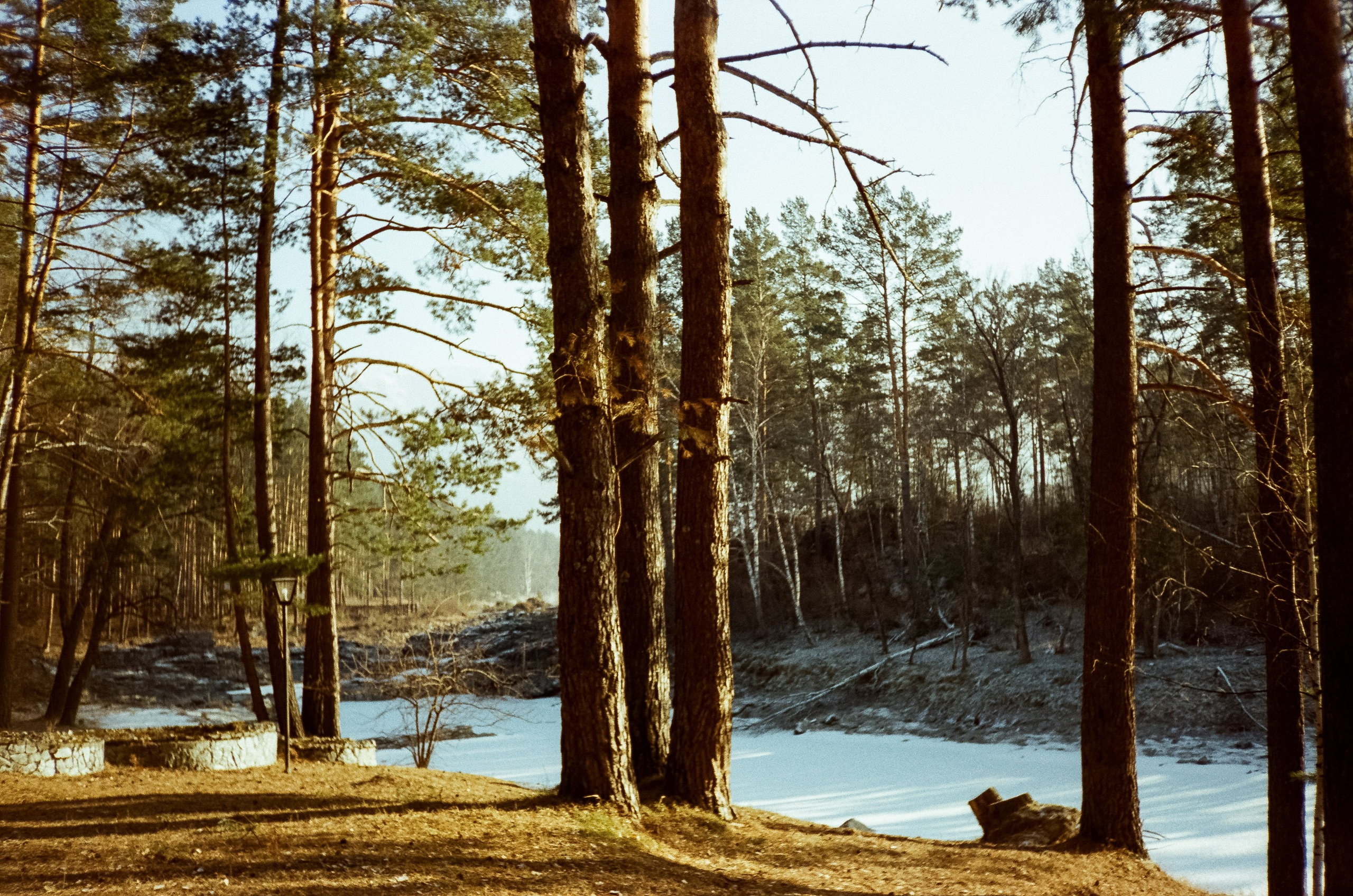 База Берель: лес, скалы, пляж, снег и лед, солнце и пар на Катуни. Фотограф-документалист Мария Осокина