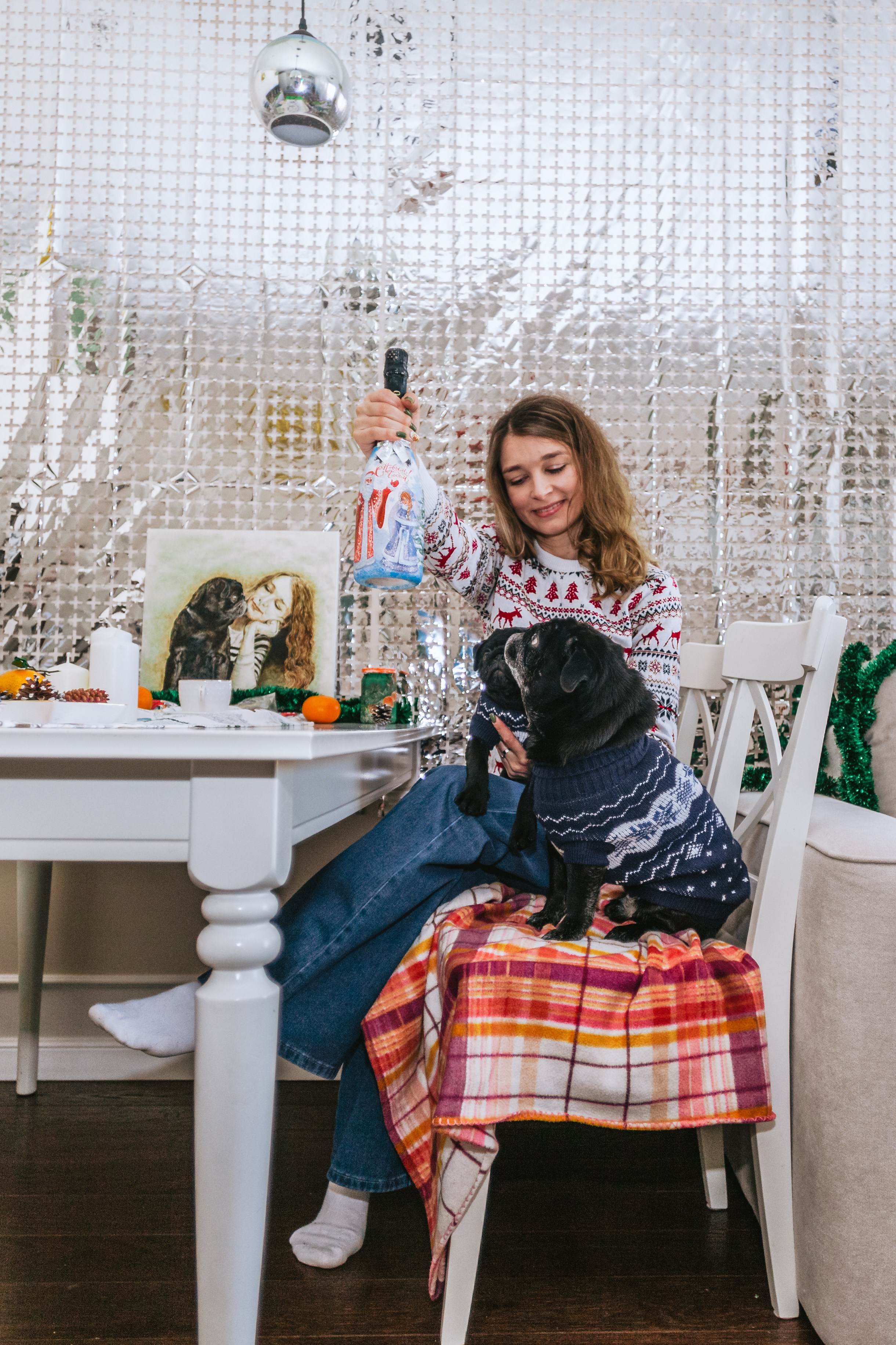 Домашняя фотосессия Оли и двух ее мопсов. Фотограф-анималист Татьяна Степанова