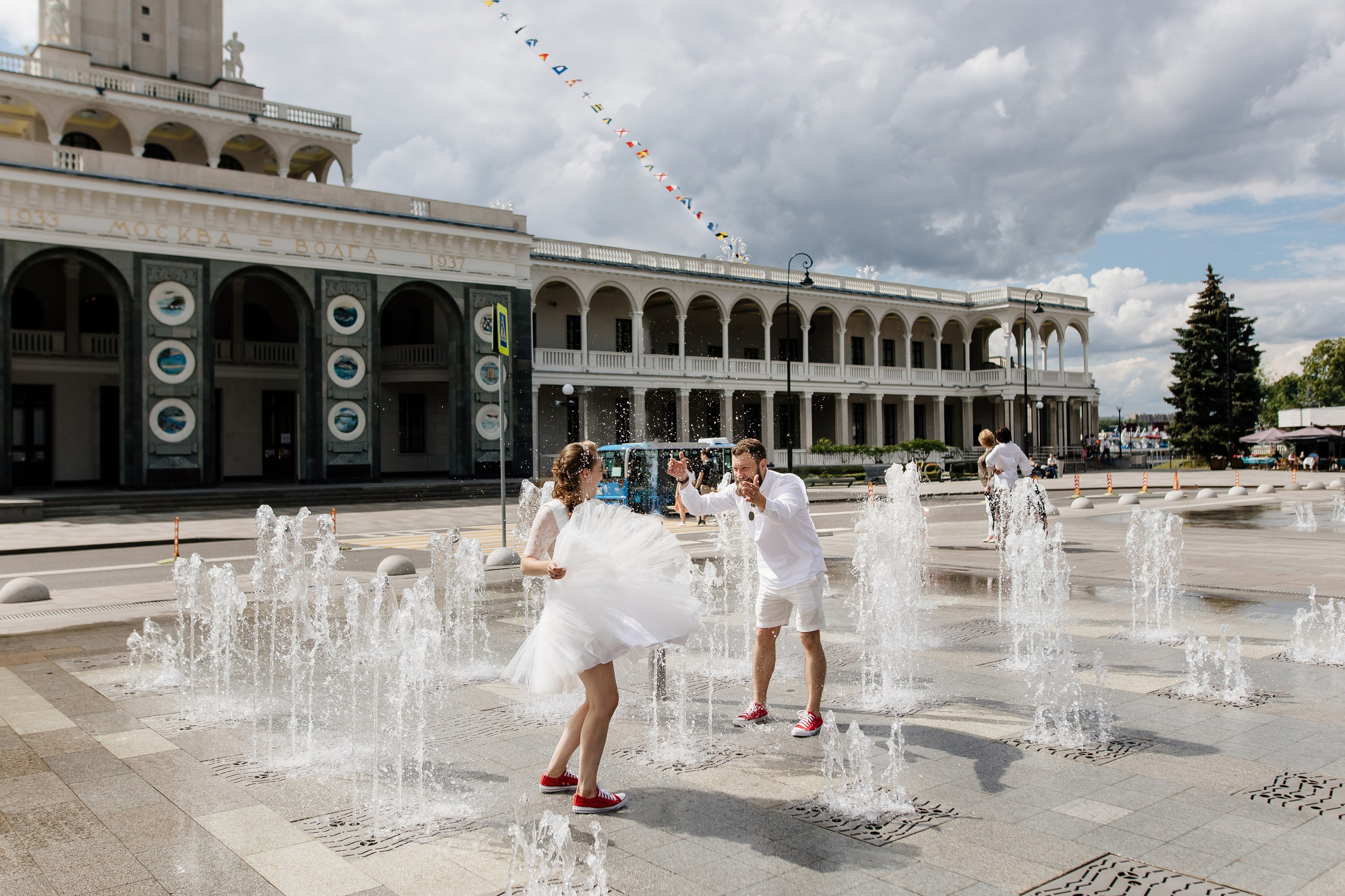 Свадьба на стадионе Спартак Лукойл Арена, свадьба на Северном речном вокзале, свадьба в метро, новые адреса счастья. Свадебный и семейный фотограф Екатерина Иванова