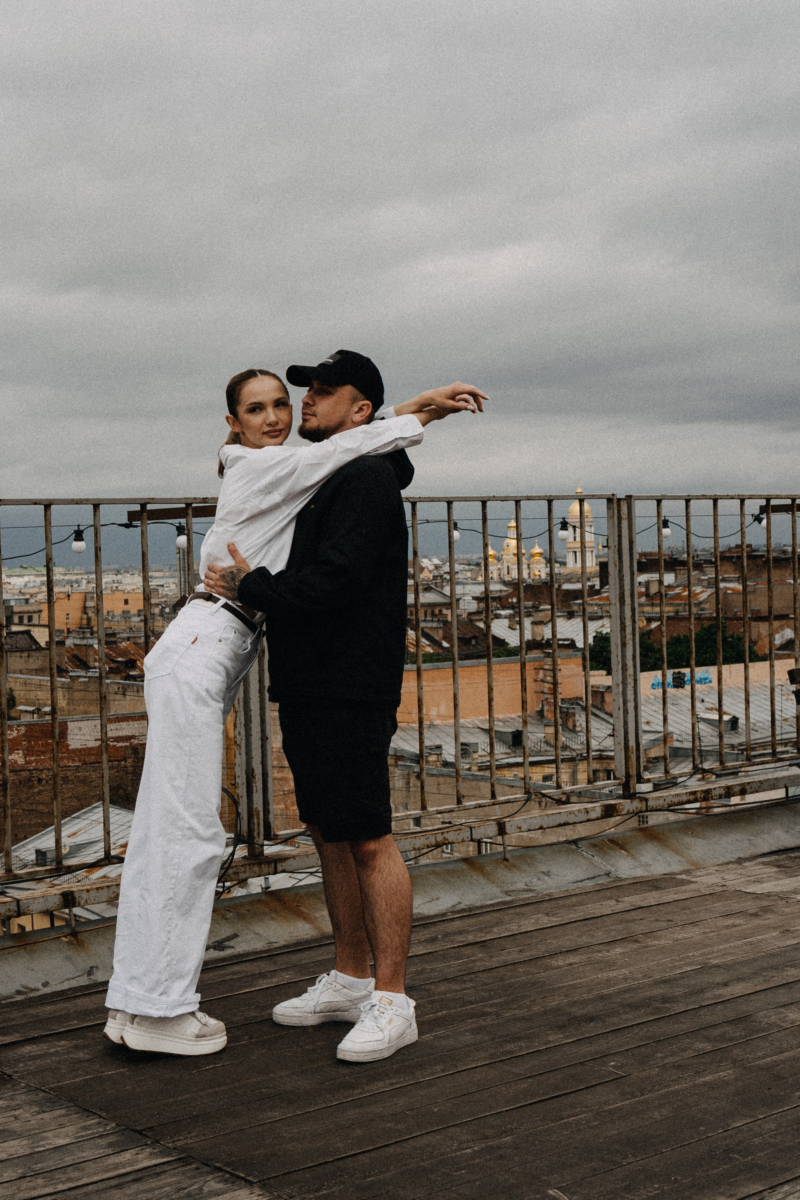 МЫ ГУЛЯЛИ ПРО КРЫШАМ ПИТЕРА. Профессиональный фотограф, Санкт-Петербург — Виктория Богомолова