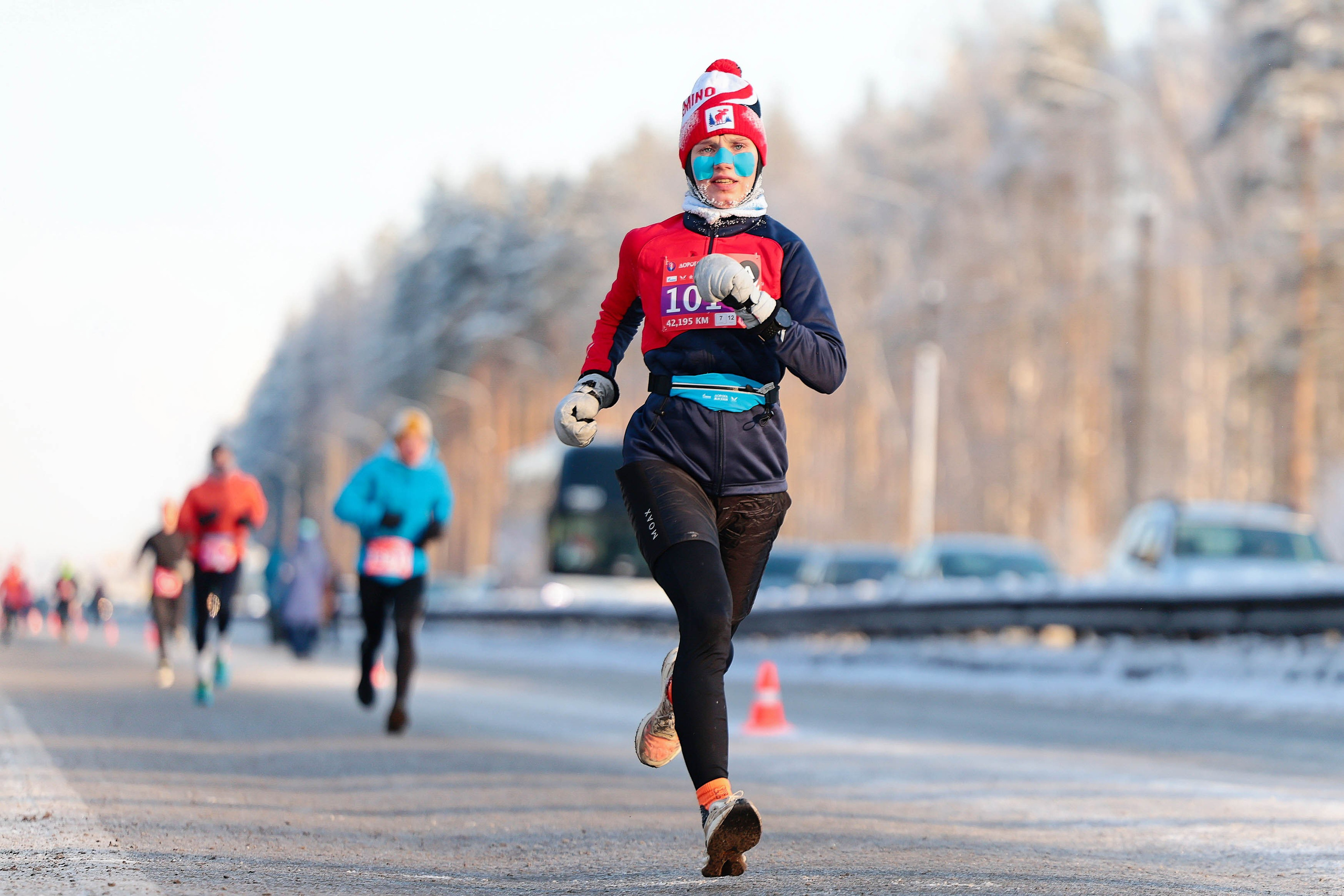 Зимний марафон «Дорога жизни» 2026. Спортивный фотограф в Санкт-Петербурге Илья Vacool
