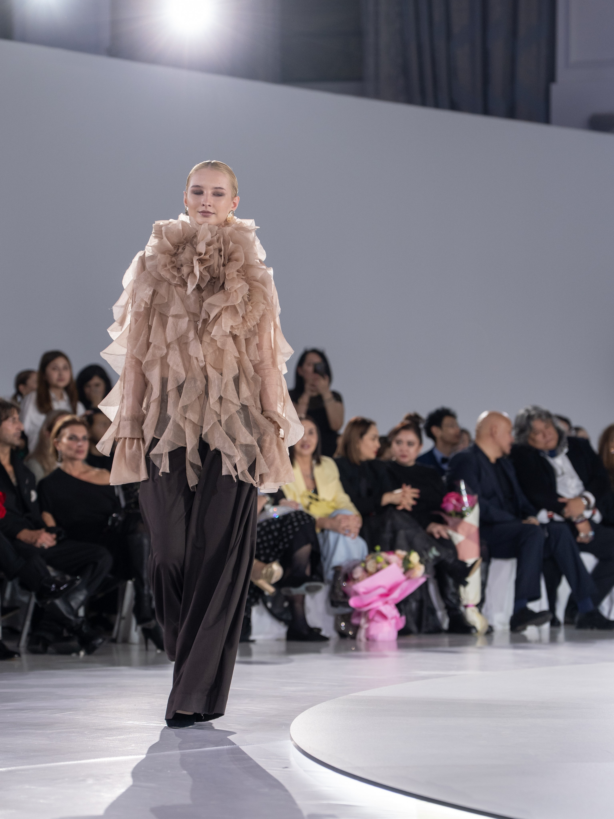 Дизайнер Aida Kaumenova. Сайт Алматинского НЮ АРТ, будуар и фэшн фотографа Дениса Карпенко