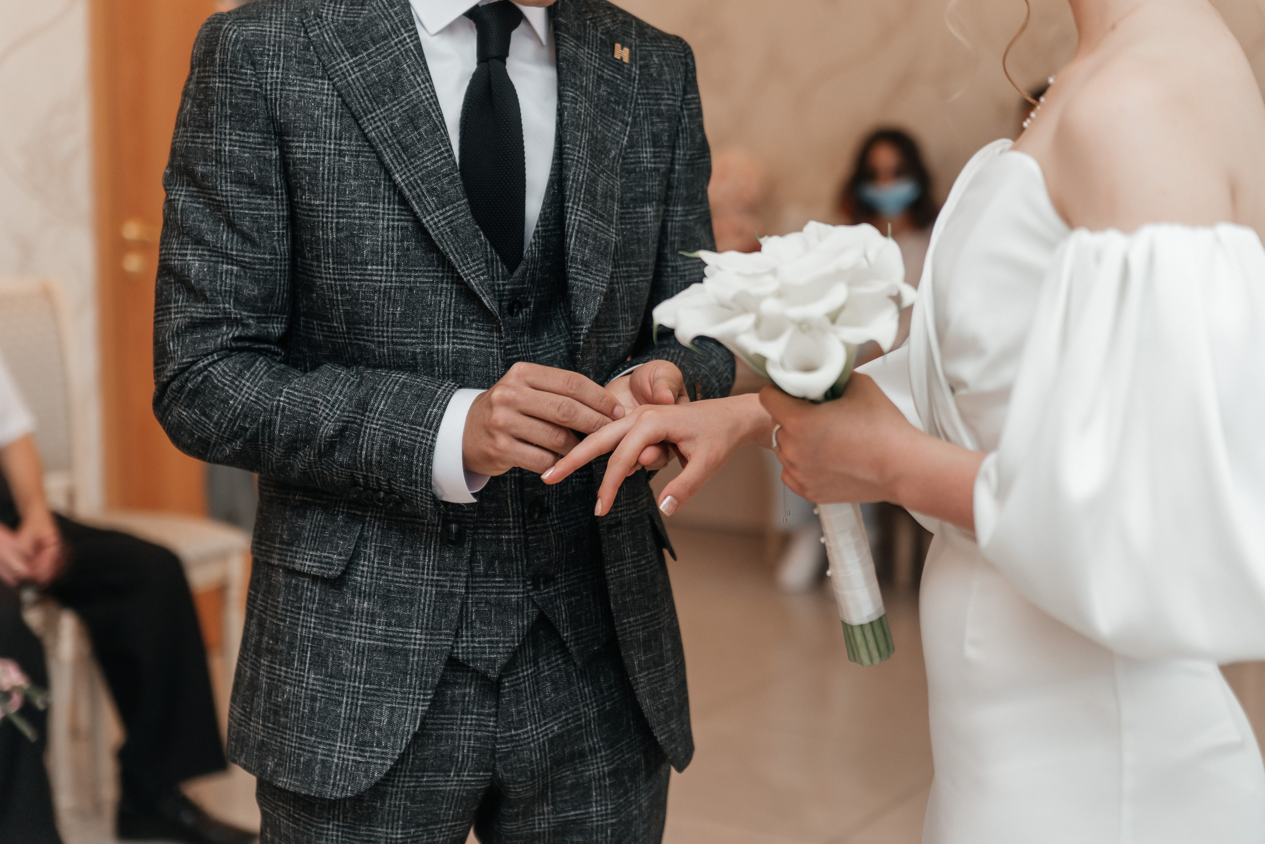 Ангелина и Евгений Загс и прогулка. Меня зовут Александр Литвинчук и я свадебный фотограф в Саратове