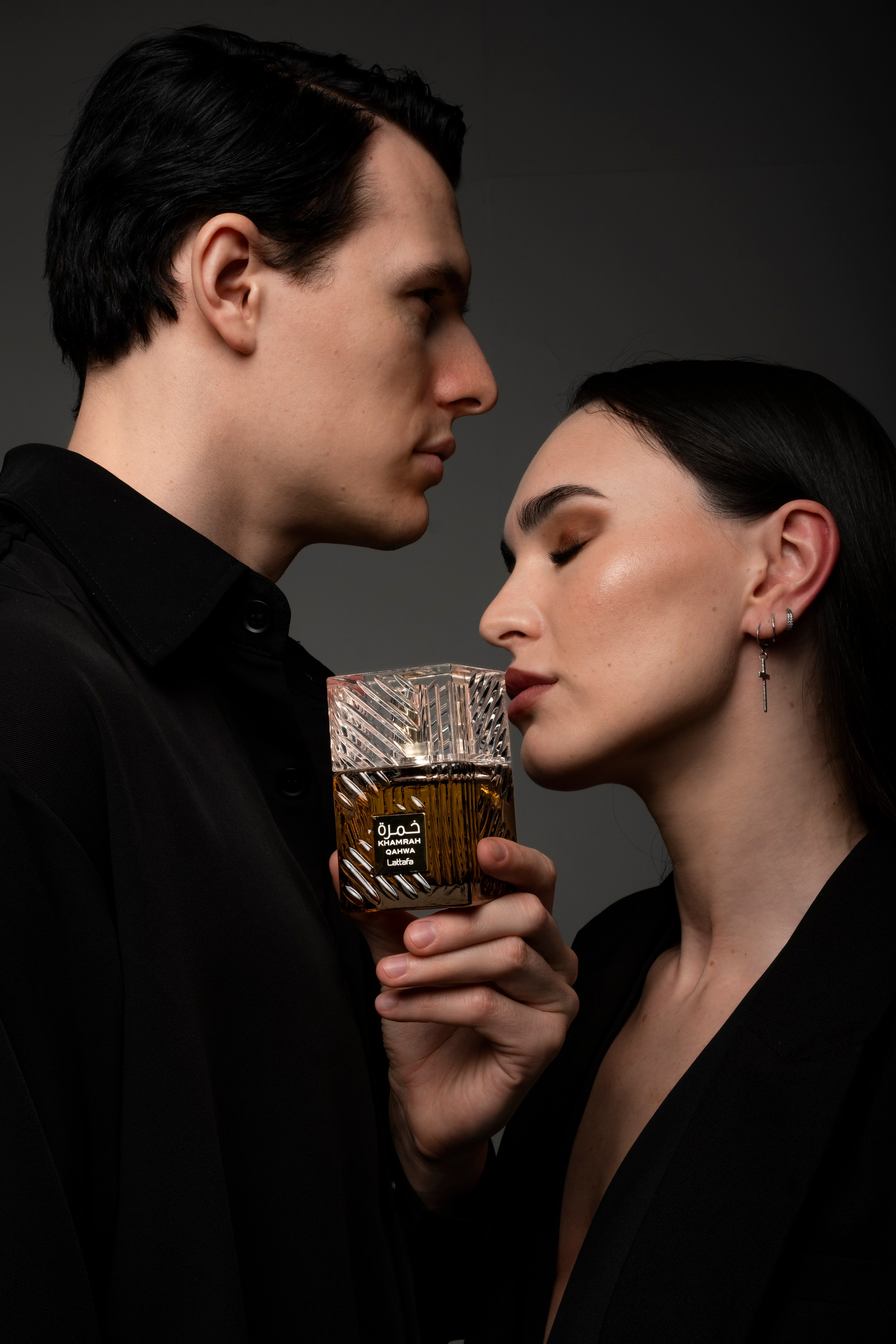 Парфюм. Портретная и Fashion фотосъемка в Москве КРИС KISS. Лукбуки и каталоги