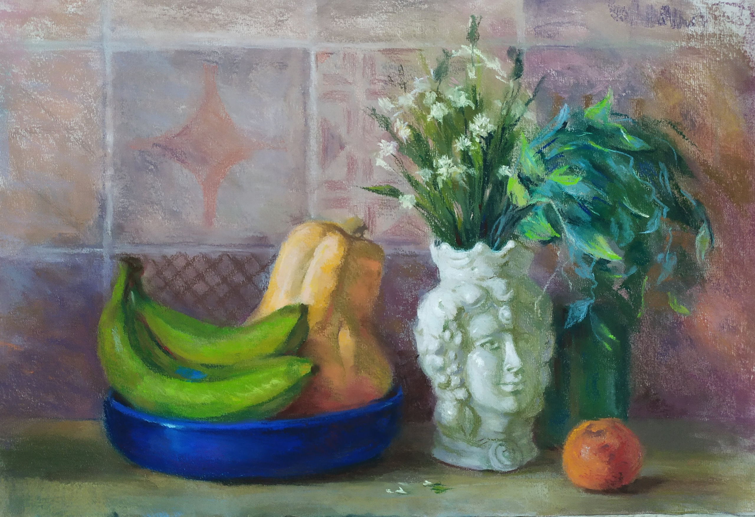 Натюрморт с сочными  фруктами и сицилийской головой-вазой, нарисованный пастелью