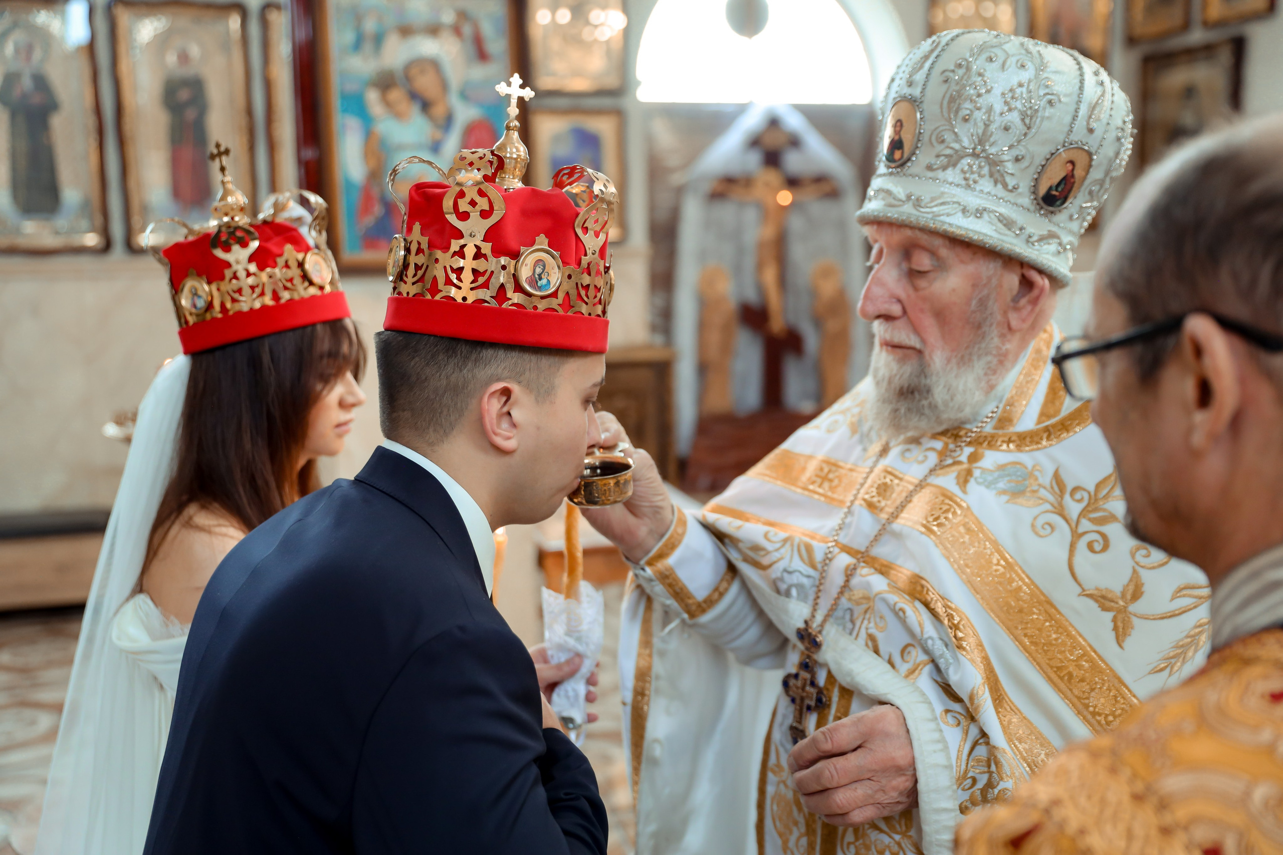 Венчание в церкви в Алуште. Свадебный фотограф в Крыму