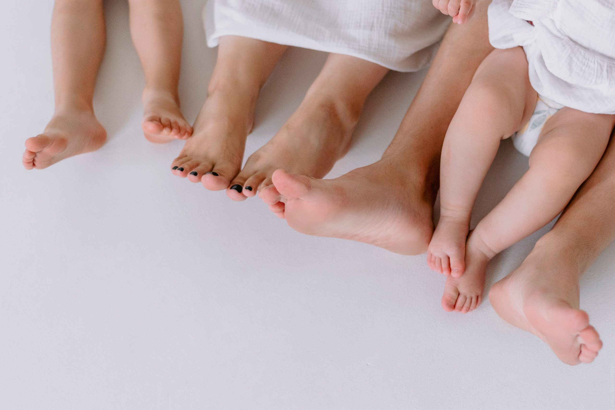 ступни большой семьи 