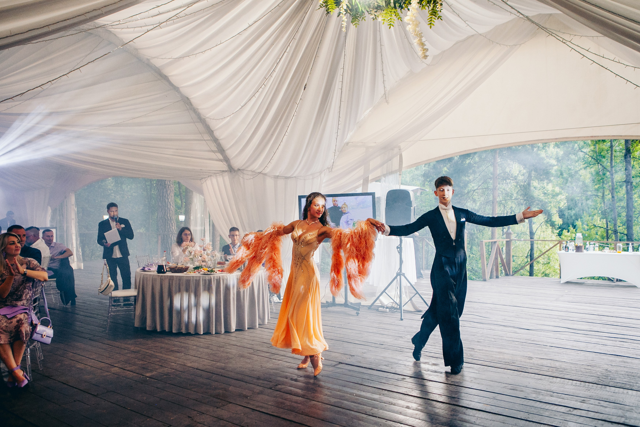 Свадебная фотосессия в отеле hartwell hotel и на патриарших прудах. Фотограф Ольга Ефремова