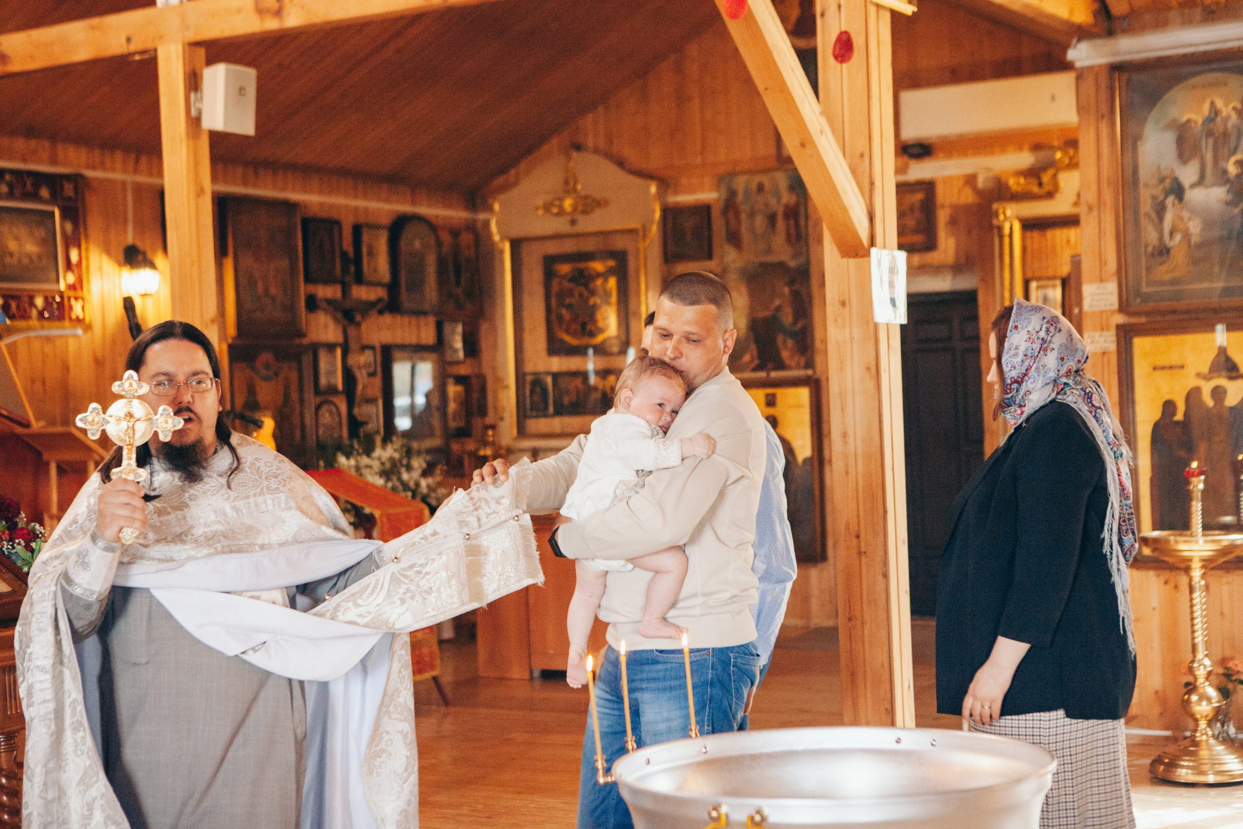 Крещение ребенка в церкви в москве. Фотограф Ольга Ефремова