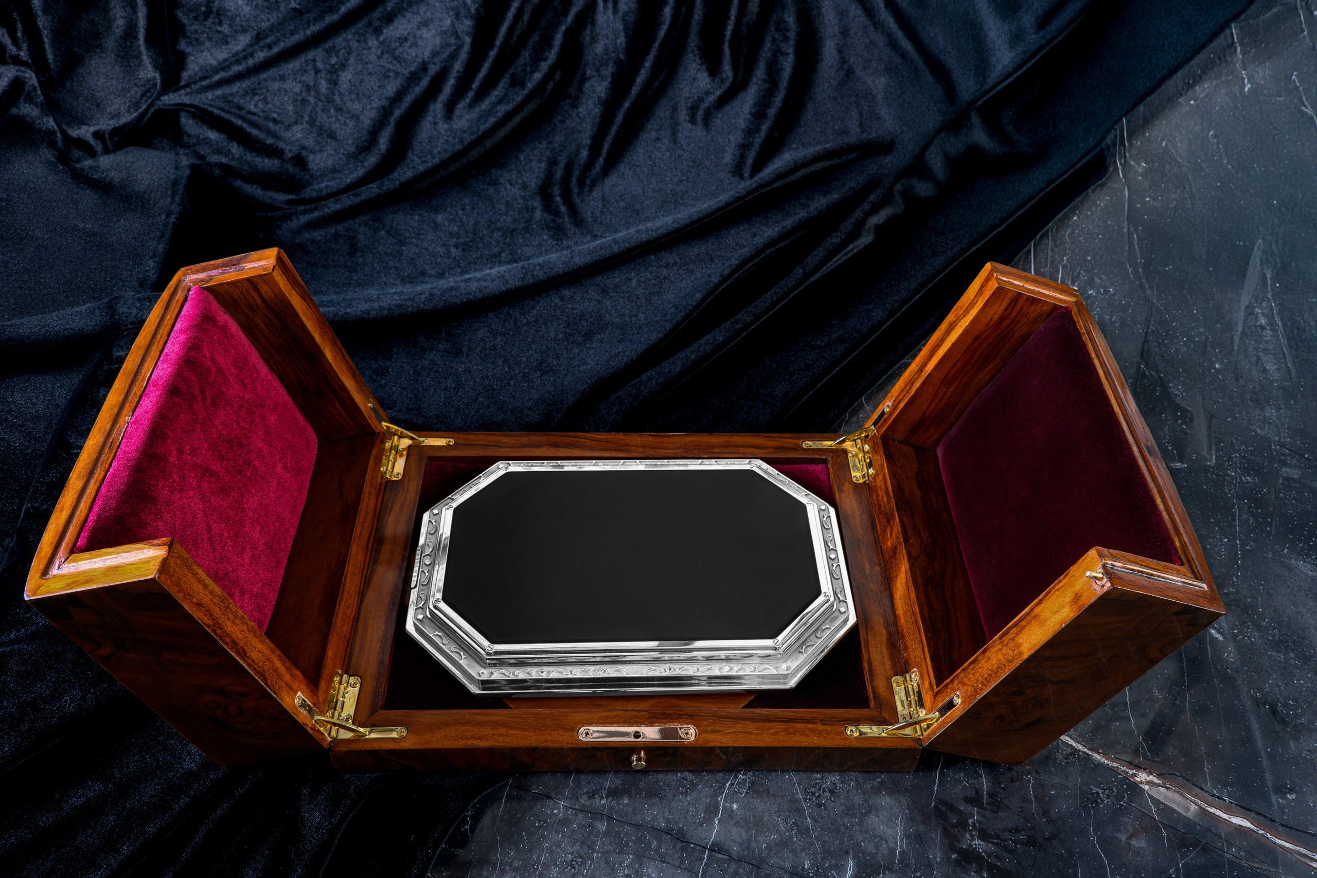 Съёмка беспроводных элитных зарядных. Предметный, рекламный, ювелирный фотограф в Москве