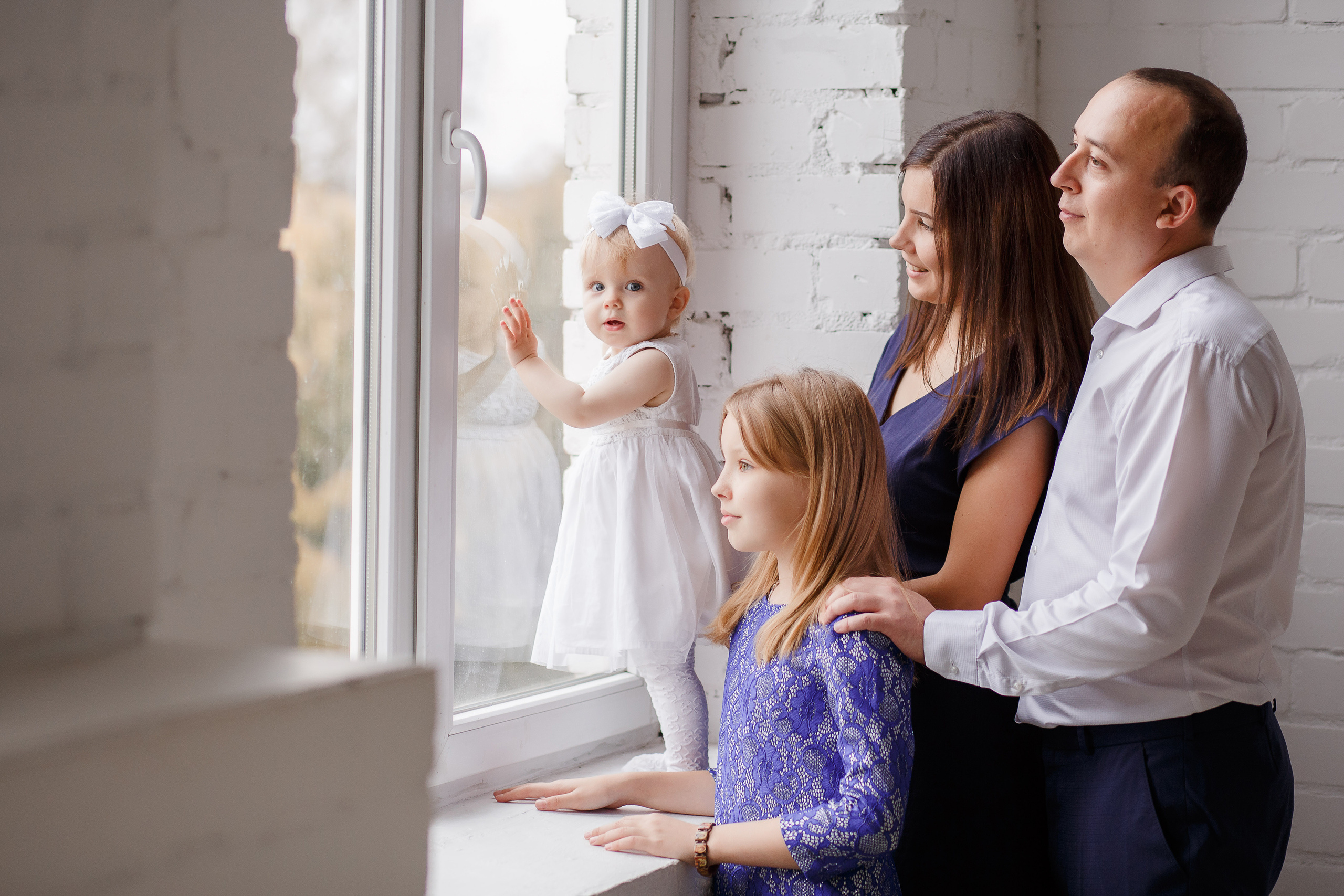 Семейная фотосессия в фотостудии и на природе в Твери. Свадебный и семейный фотограф в Твери и Тверской области
