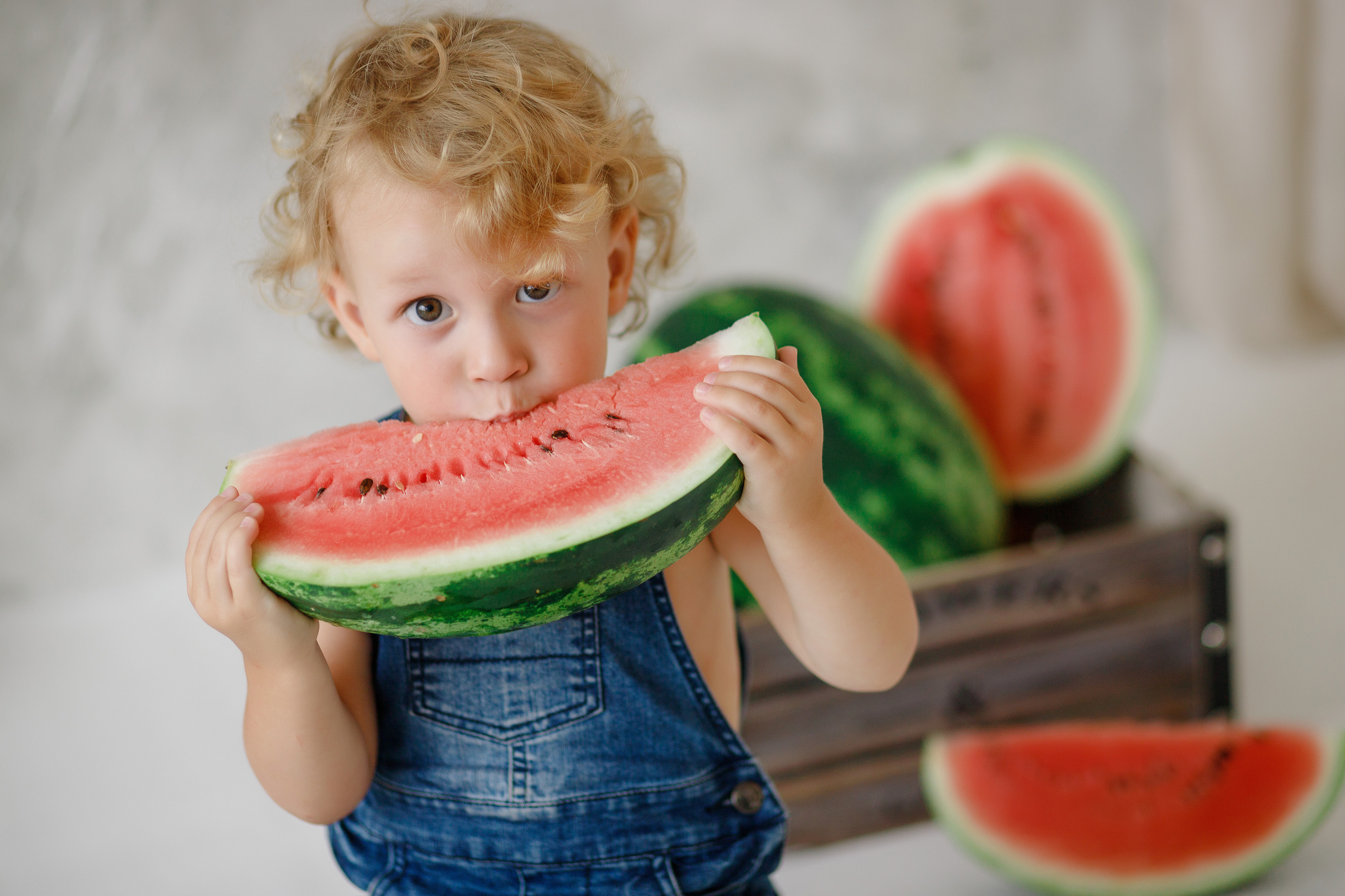 Семейная фотосессия в фотостудии и на природе в Твери. Свадебный и семейный фотограф в Твери и Тверской области