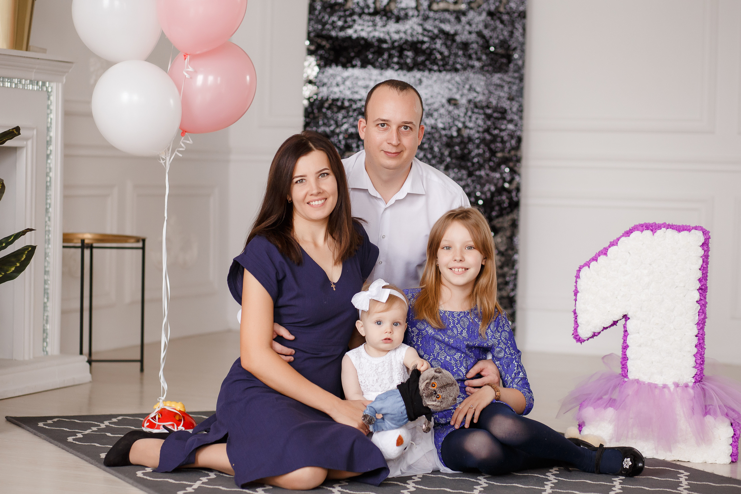 Семейная фотосессия в фотостудии и на природе в Твери. Свадебный и семейный фотограф в Твери и Тверской области