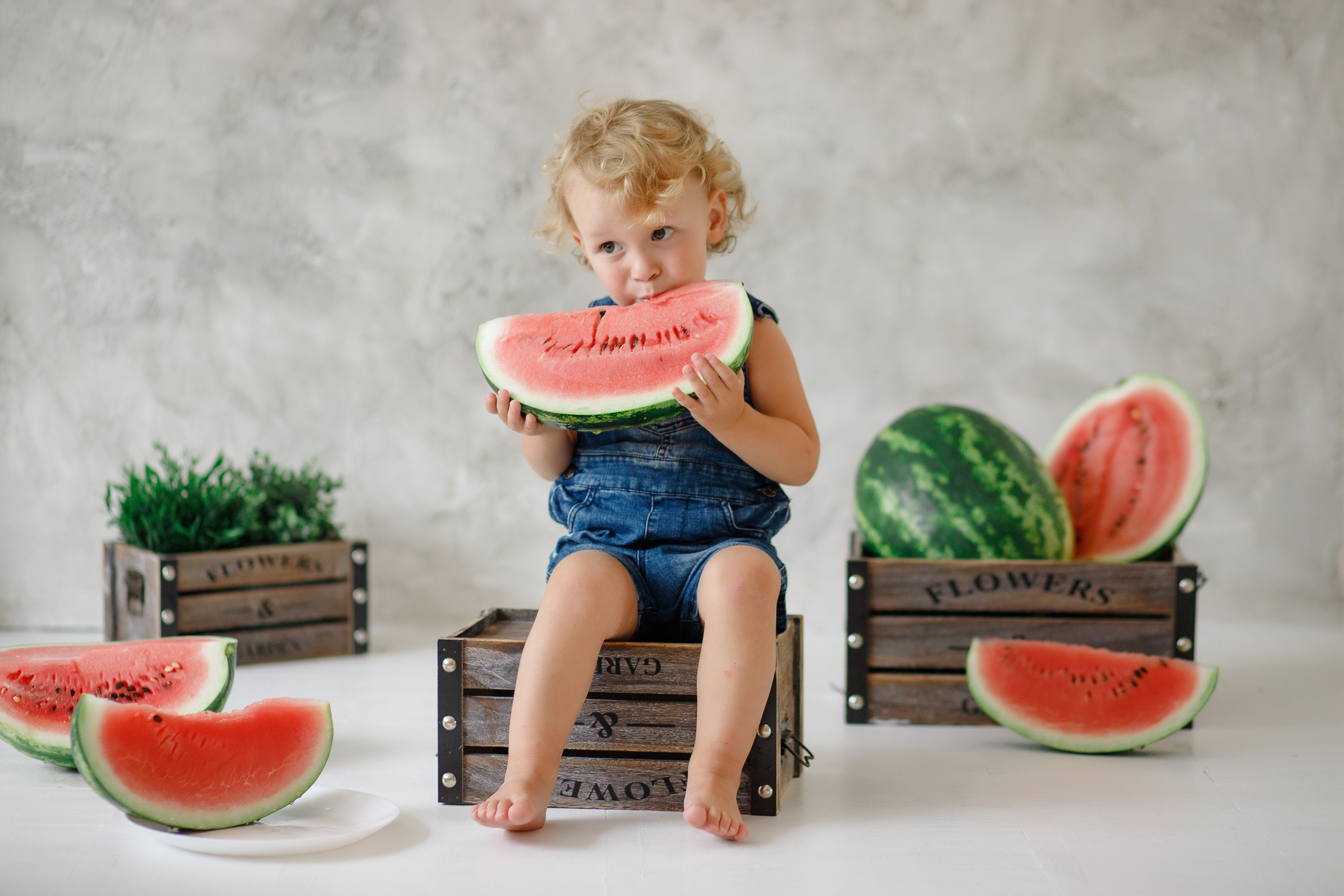 Семейная фотосессия в фотостудии и на природе в Твери. Свадебный и семейный фотограф в Твери и Тверской области