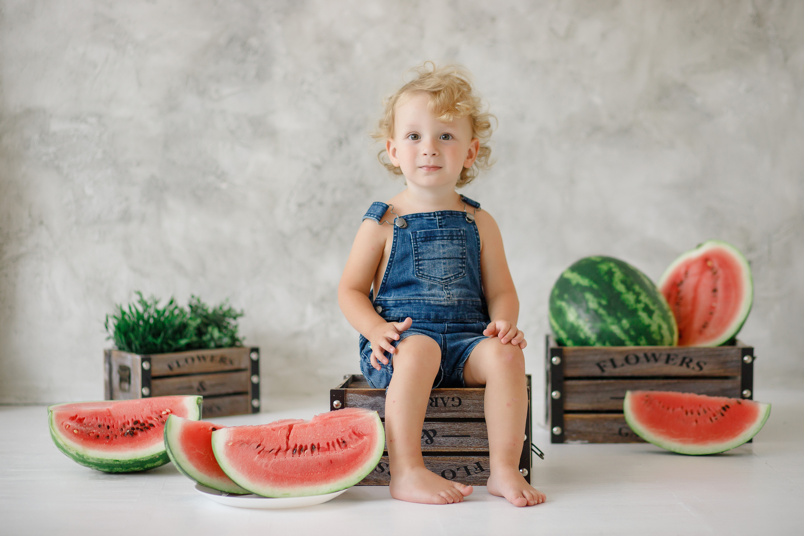 Семейная фотосессия в фотостудии и на природе в Твери. Свадебный и семейный фотограф в Твери и Тверской области
