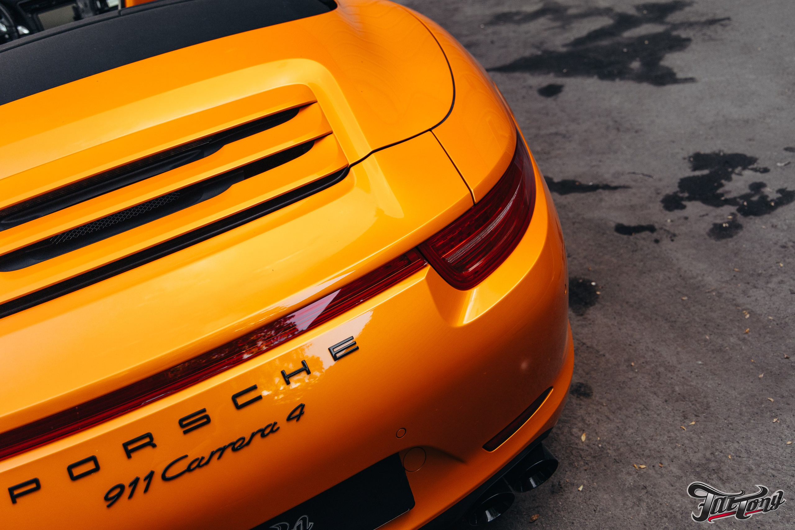 Porsche 911 оранжевый замена ремней безопасности. DeLorein