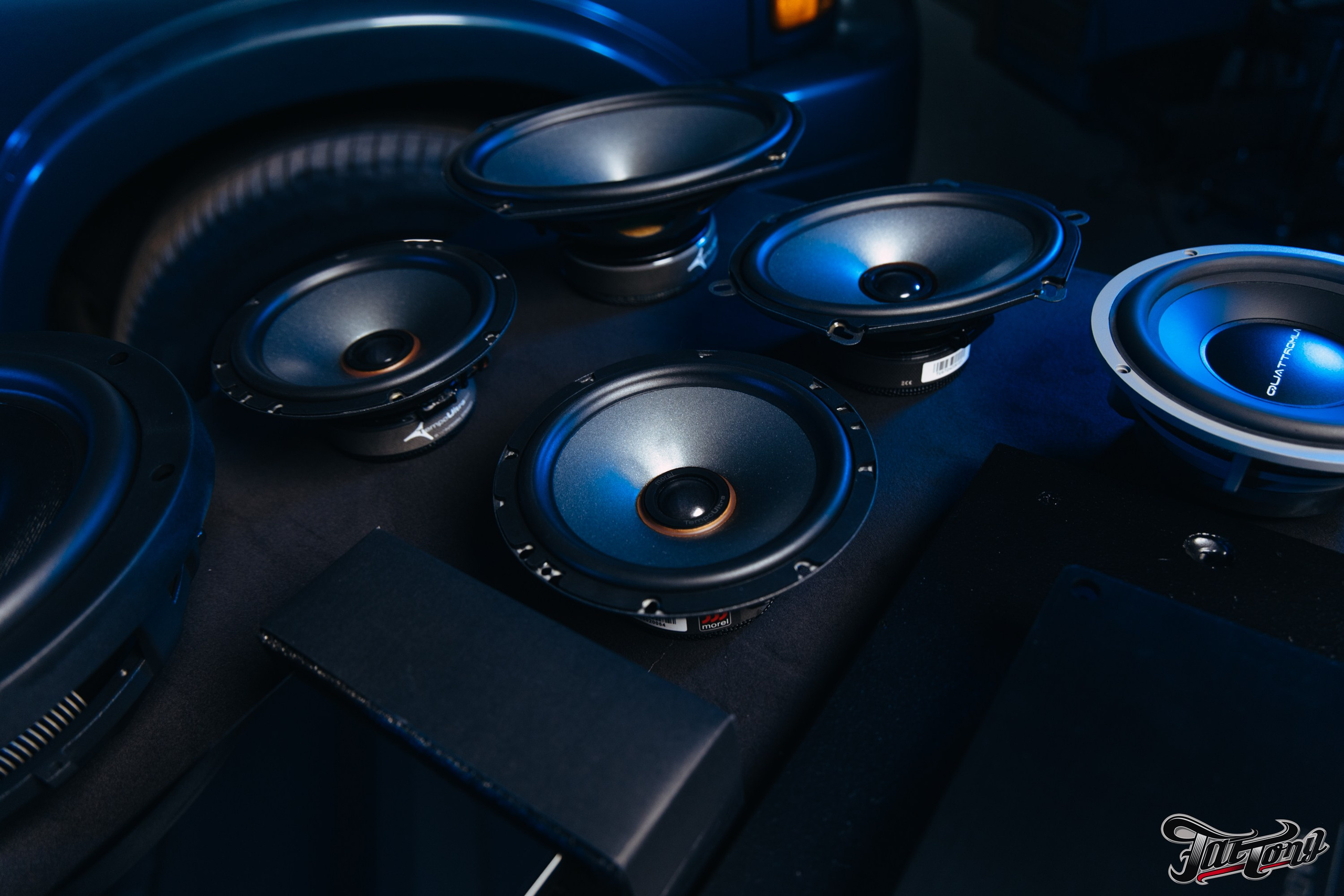 Cadillac escalade акустика и акустическая система. DeLorein