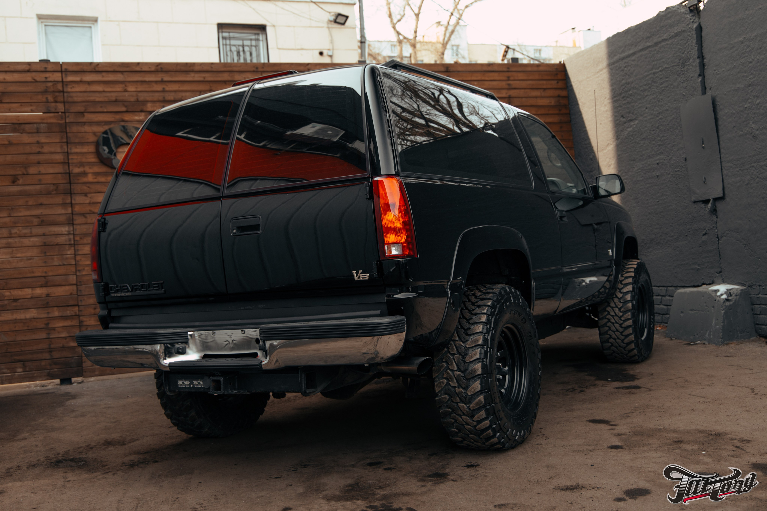 Chevrolet Tahoe I ремонт по кузову и окрас, пошив салона. DeLorein