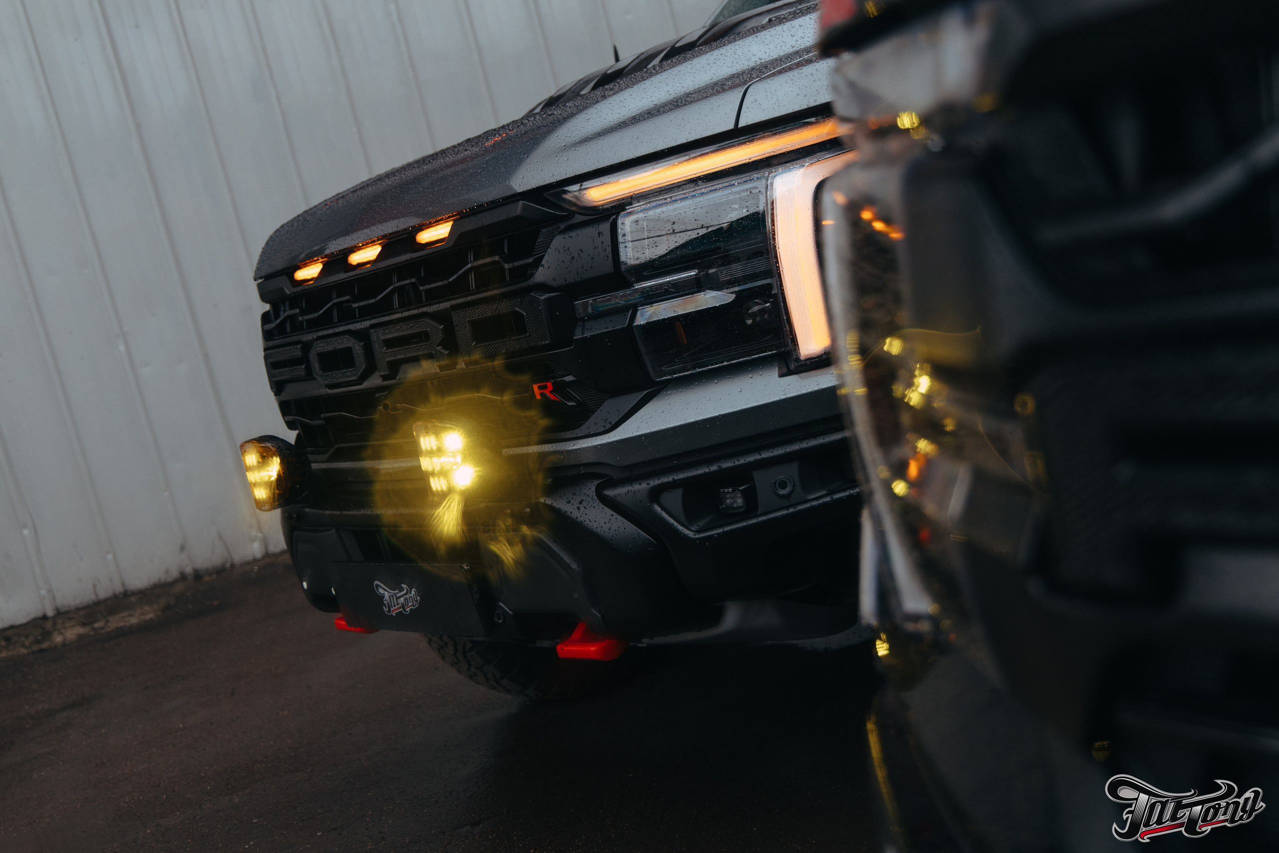 2x Ford Raptor R. DeLorein