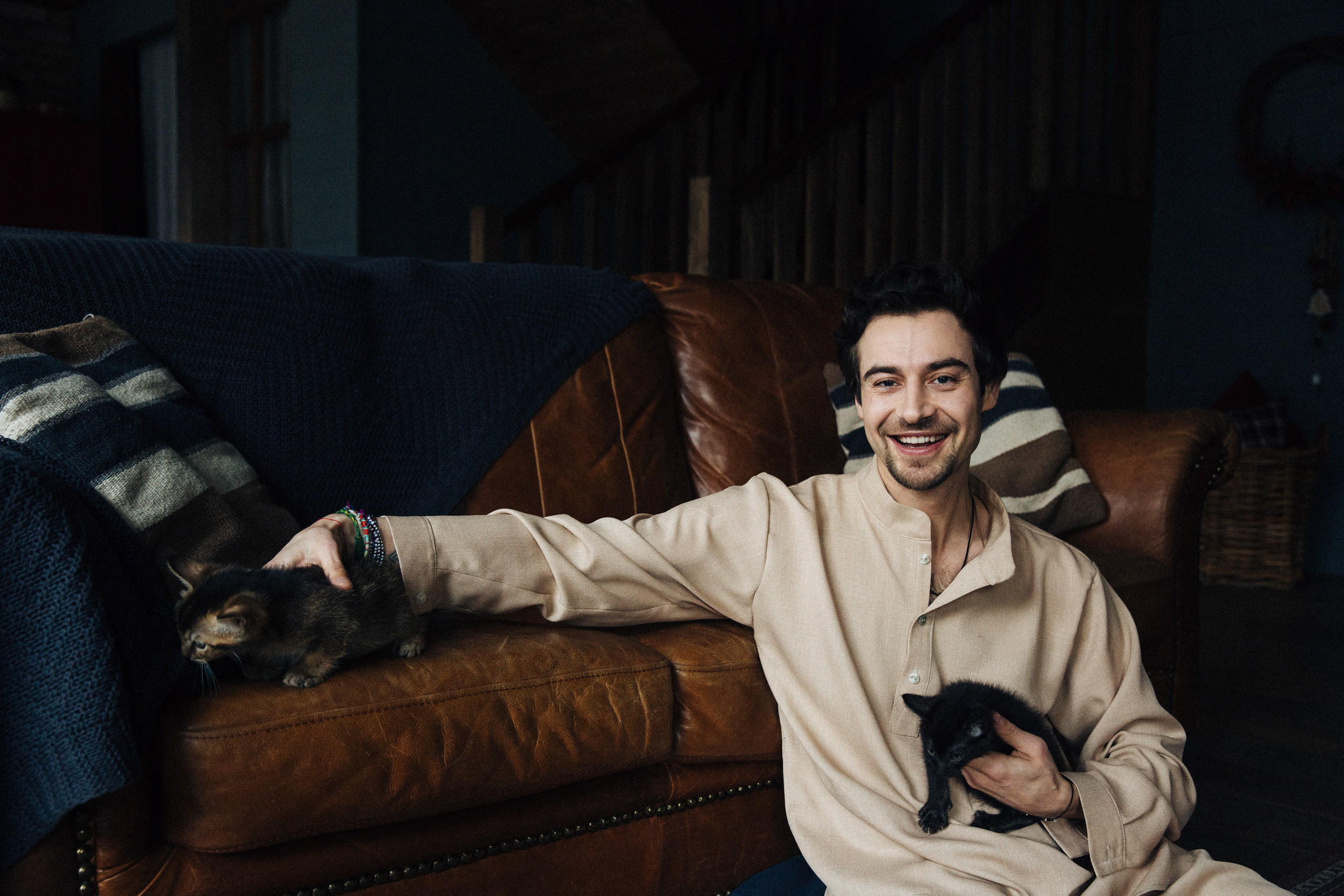 Фотосессия для ведущего с котятами. Александр Чернин. Семейный и событийный фотограф