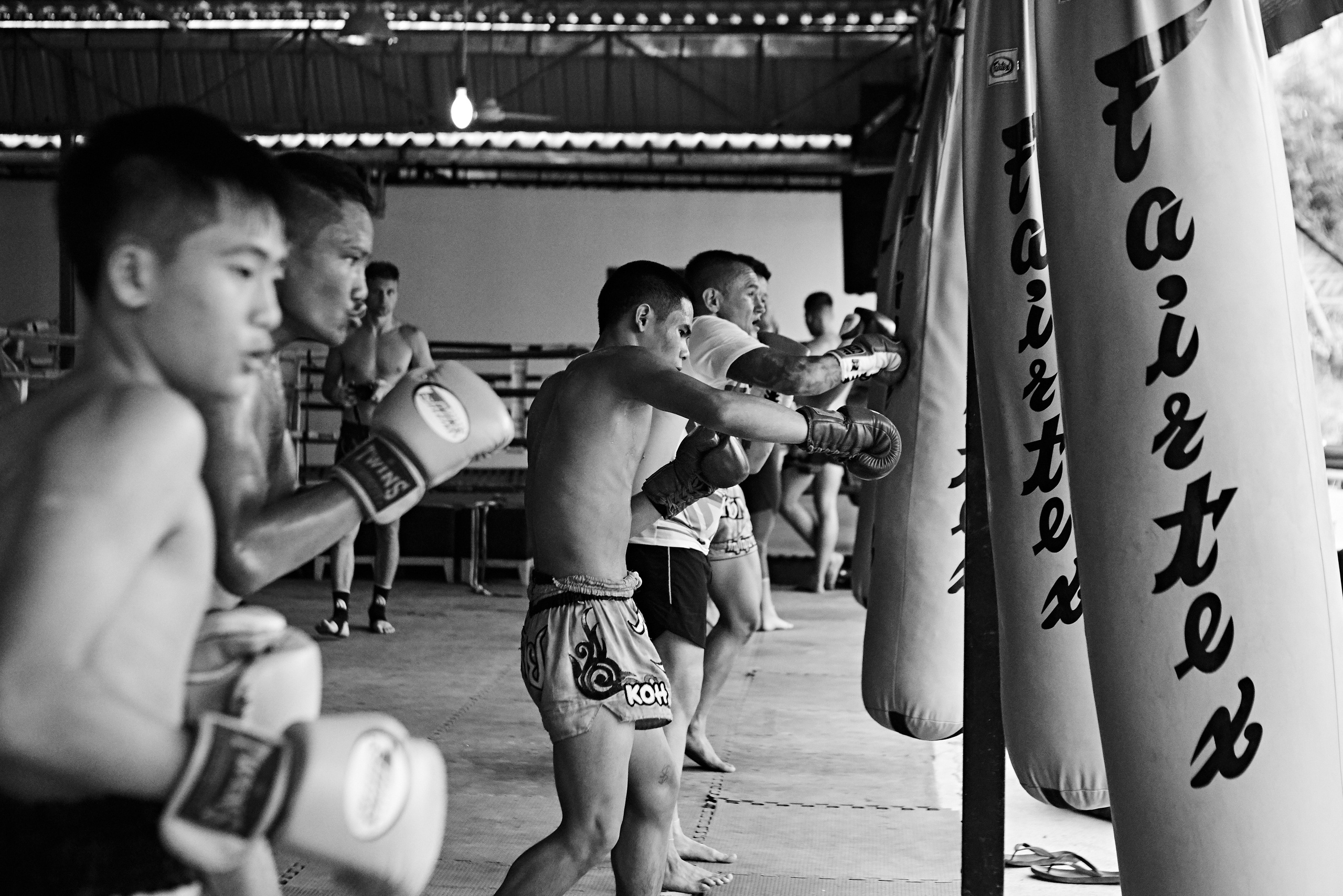 Тренировка в школе тайского бокса Samui Muay Thai (Тайланд, о.Самуи). Анастасия Зобнинá — фотограф в Санкт-Петербурге/СПб