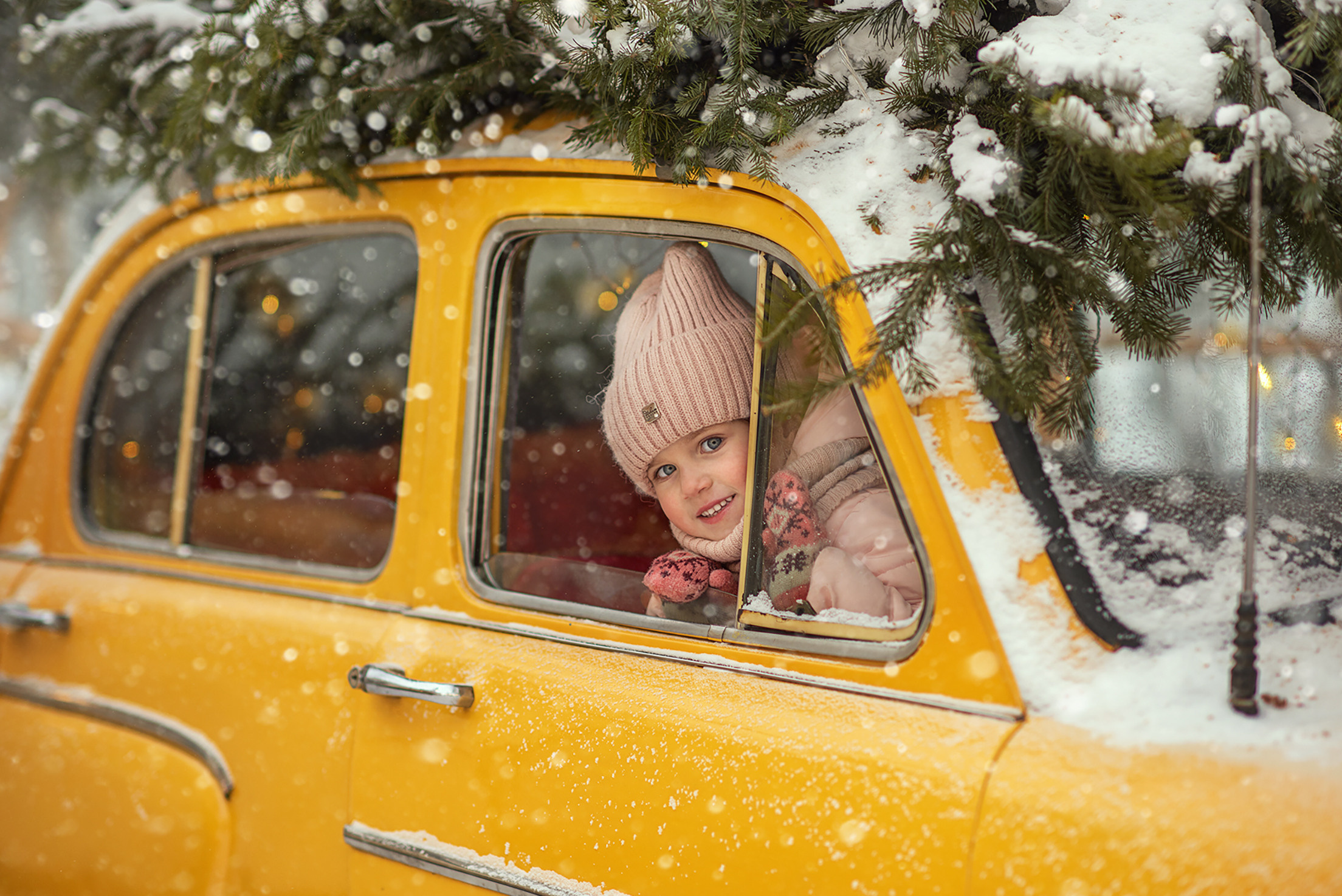 Новогодняя детская фотосъемка в фотостудии в Иркутске. Новогодние фотопроекты с интересным реквизитом