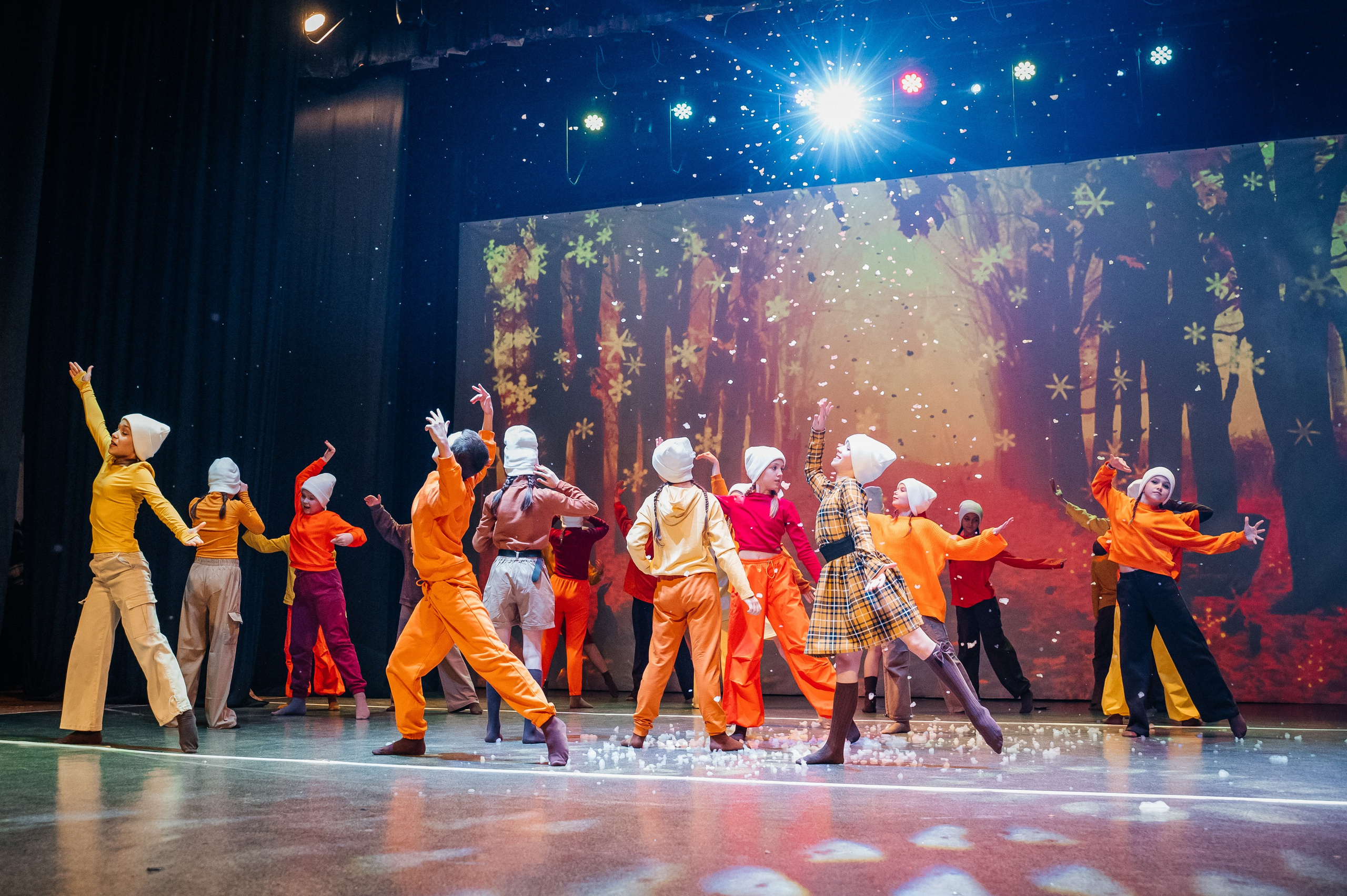 Танцы. Фотограф Елена Рогашкова