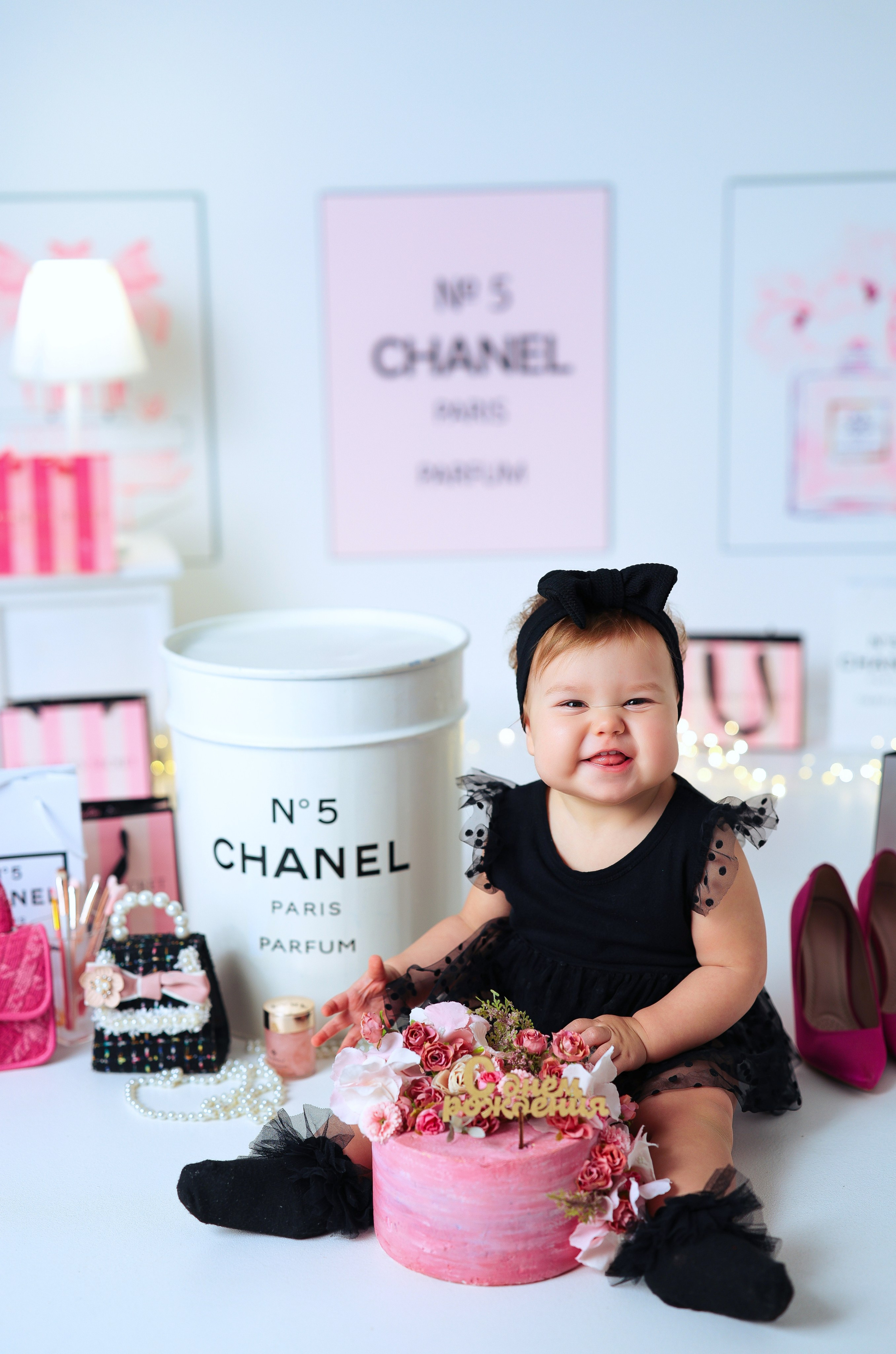 Малышки Антураж