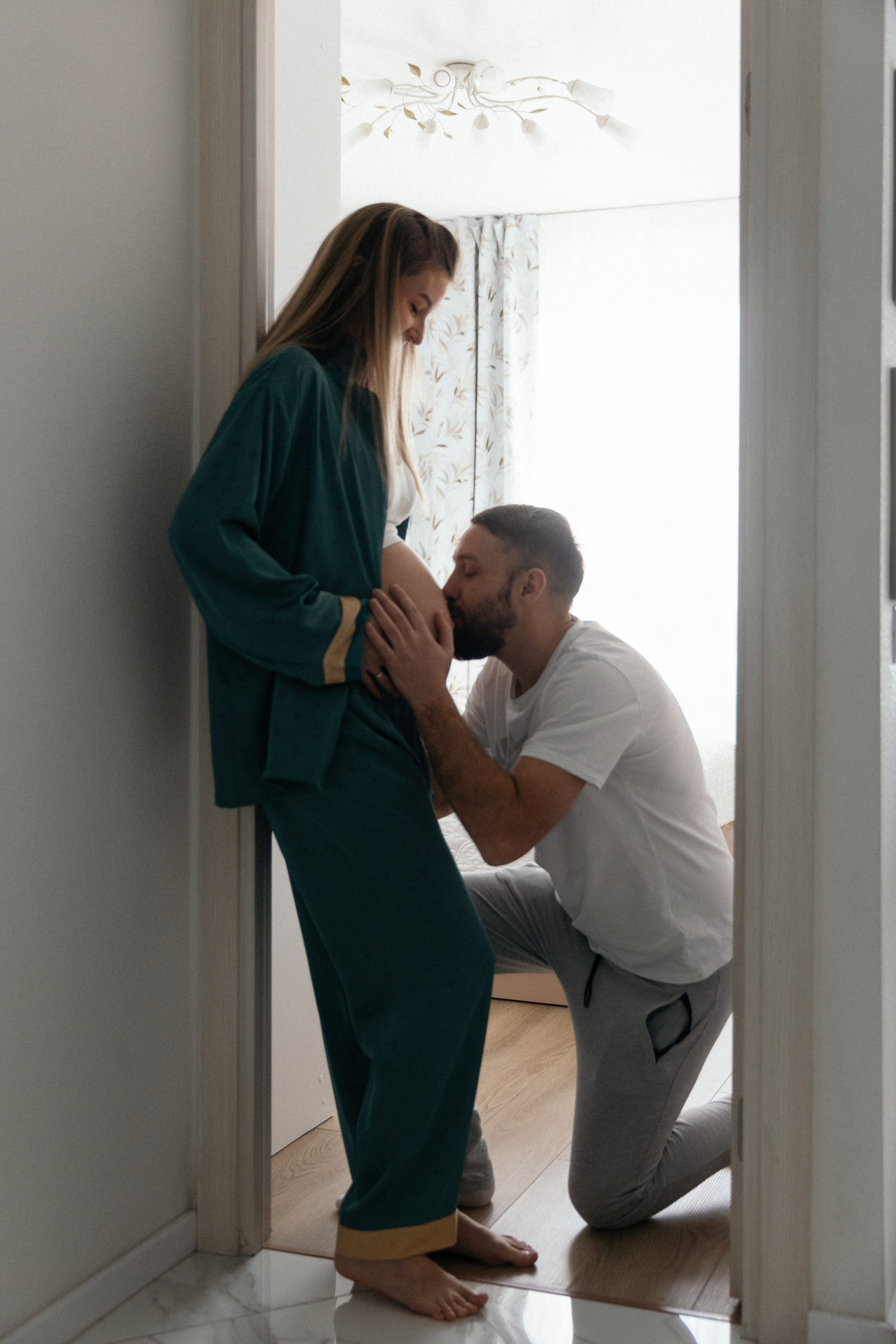 Семейная домашняя фотосессия беременности. Свадебный фотограф в Москве Полина Лелетко