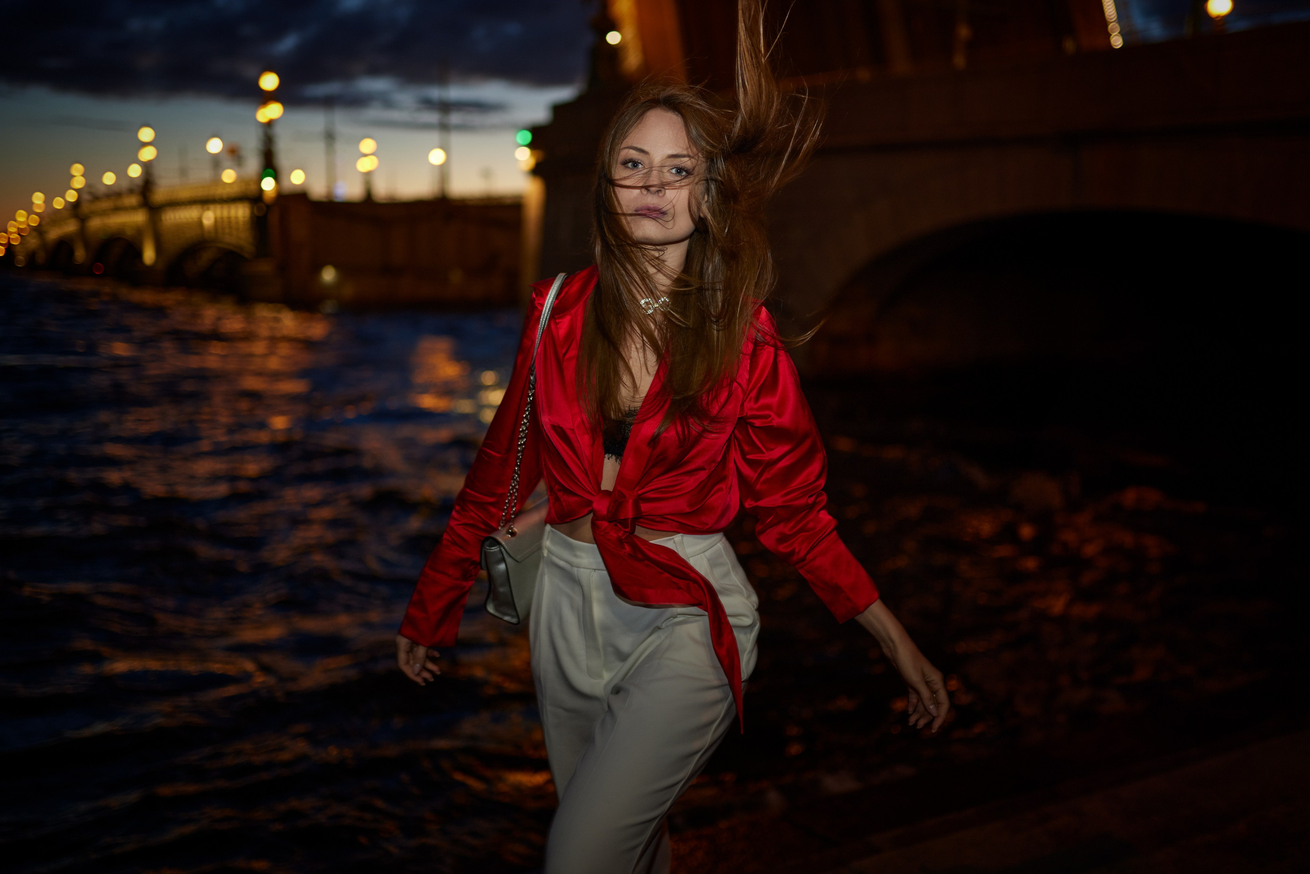 Девушка в ночном городе. Портретный фотограф в Санкт-Петербурге | Пётр Дёмушкин