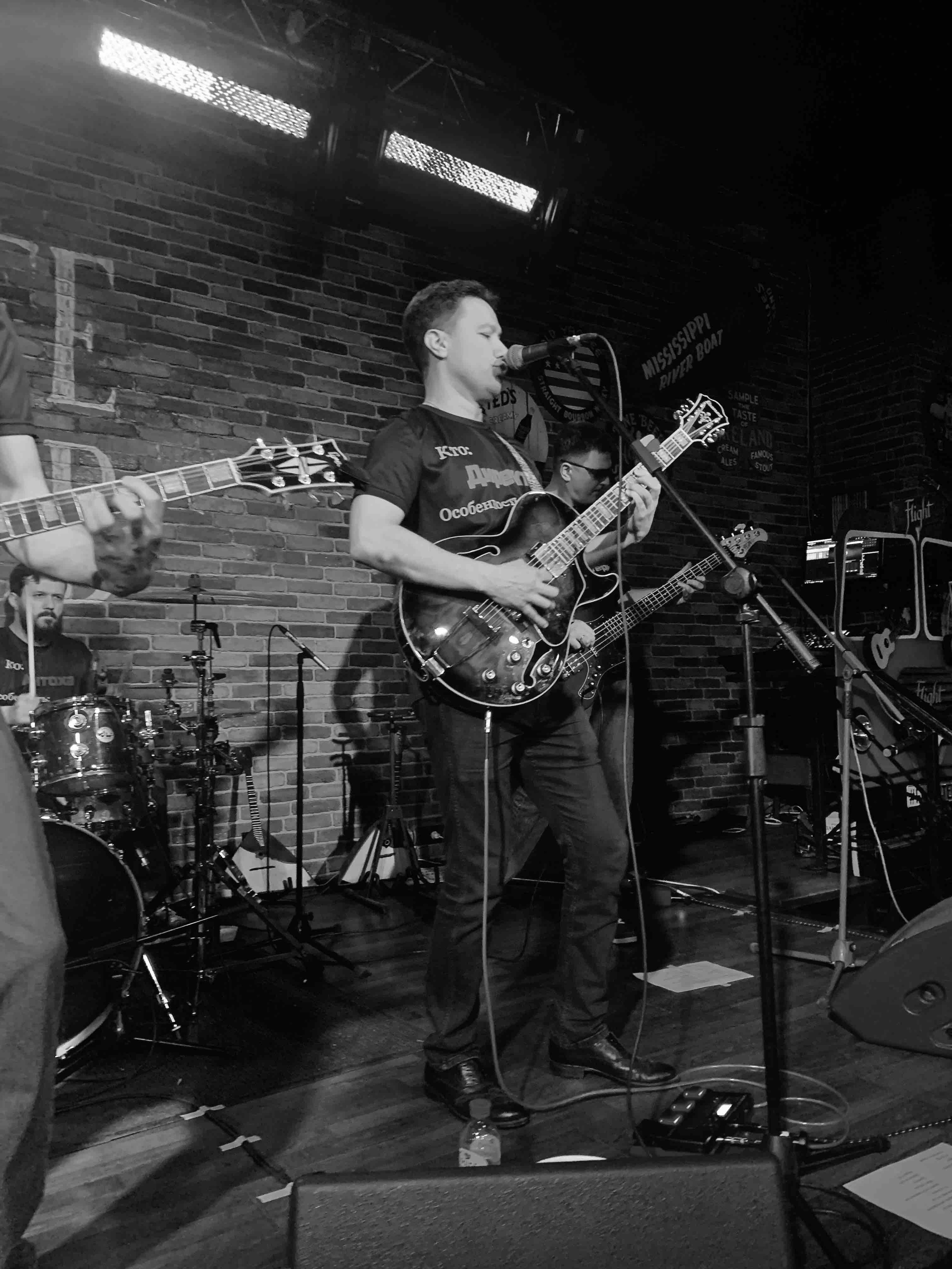 LifePub 16.03.2022. Московская кавер-группа BankBand