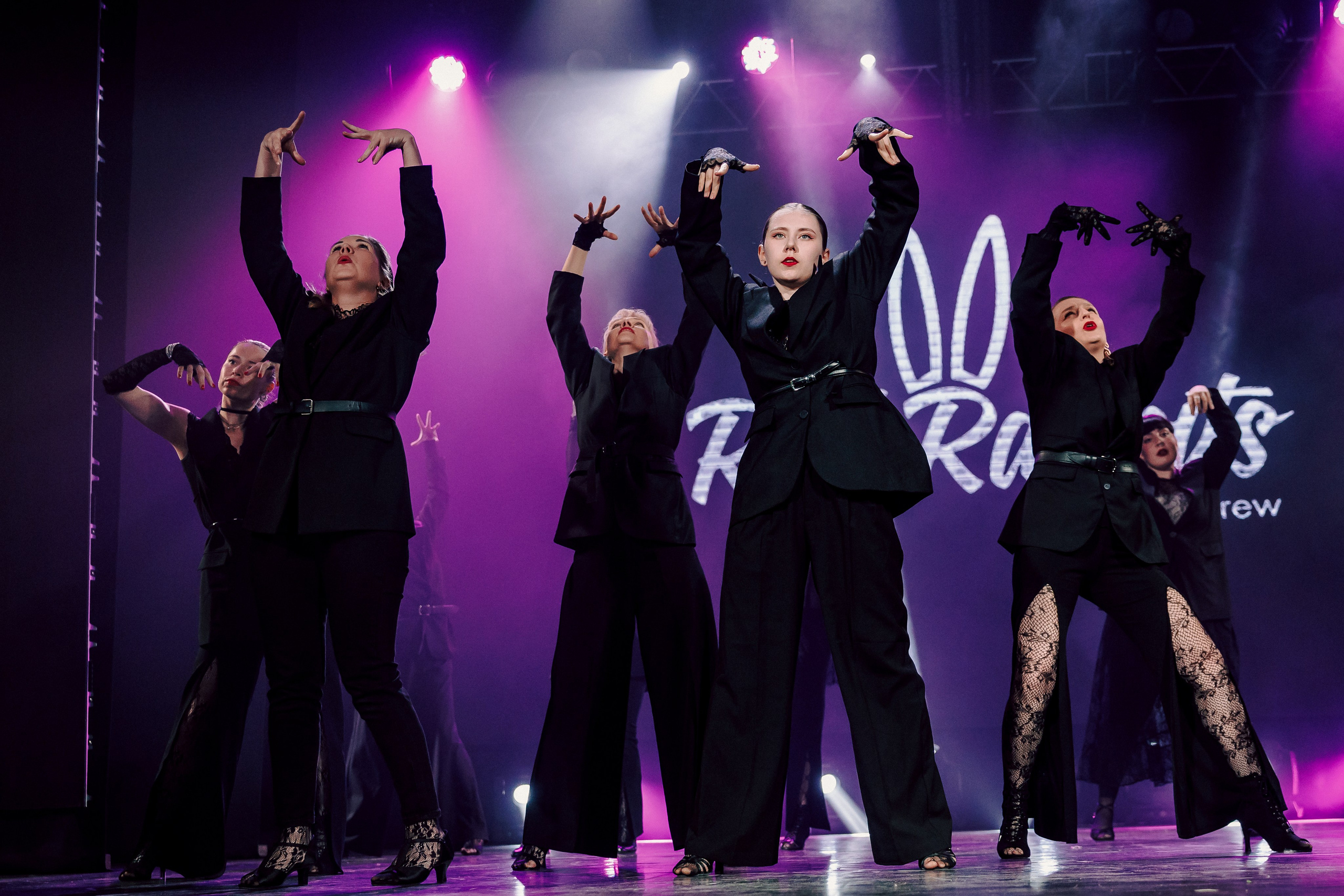 Отчётный концерт танцевальной школы «Red Rabbits» 2025. Лёшка Варзегов — фотограф