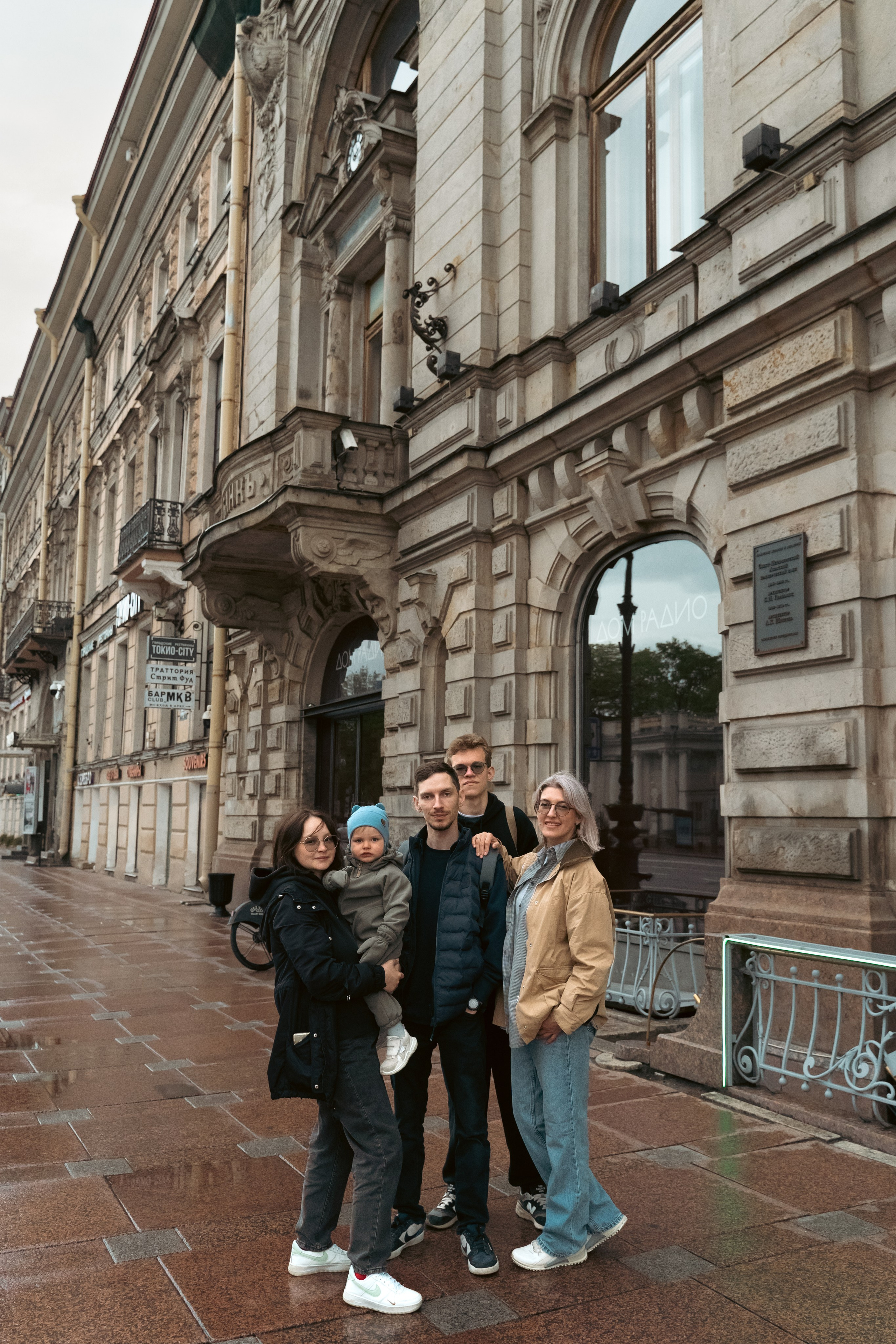 Таня и её семья 🤍 Она улыбнулась, и мне показалось, что весь мир стал светлее. — Эрих Мария Ремарк. Лайфстайл фотограф в Санкт-Петербурге — Наташа Шмидт