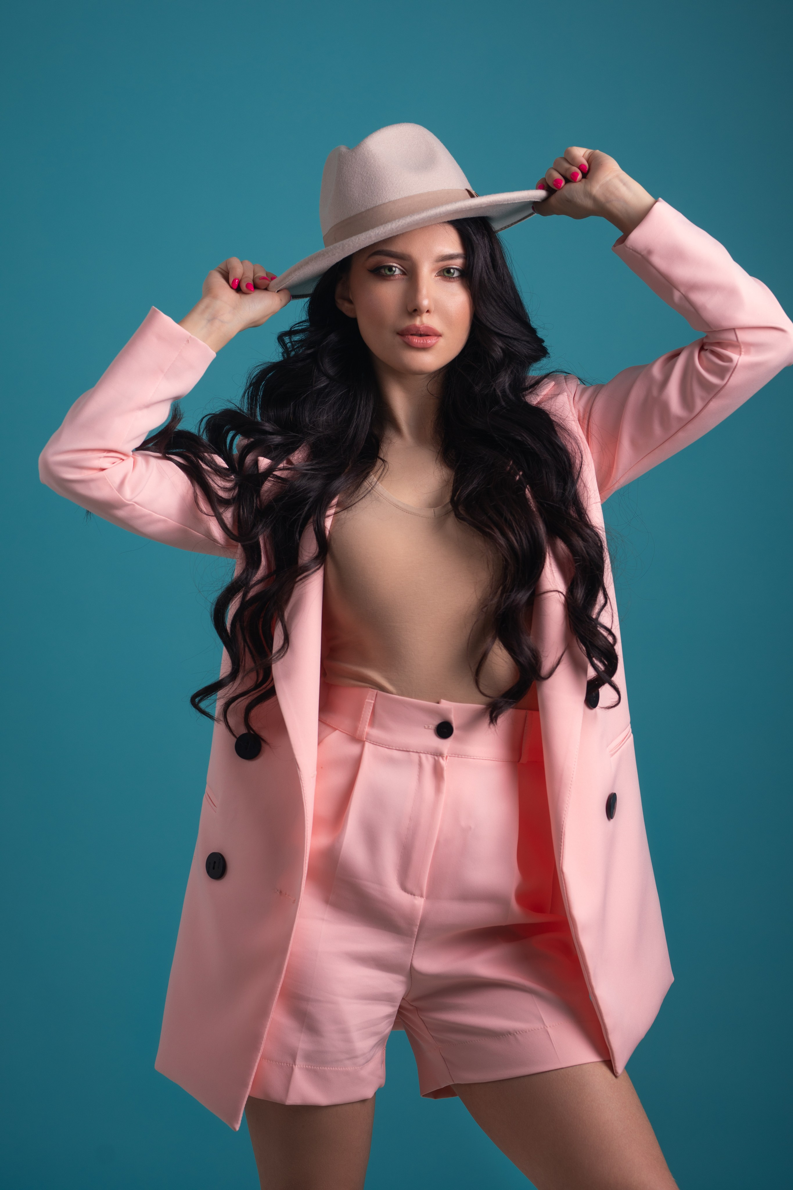 Фотосет с Кристиной в студии на циклораме и на улице города в формате для «себя»