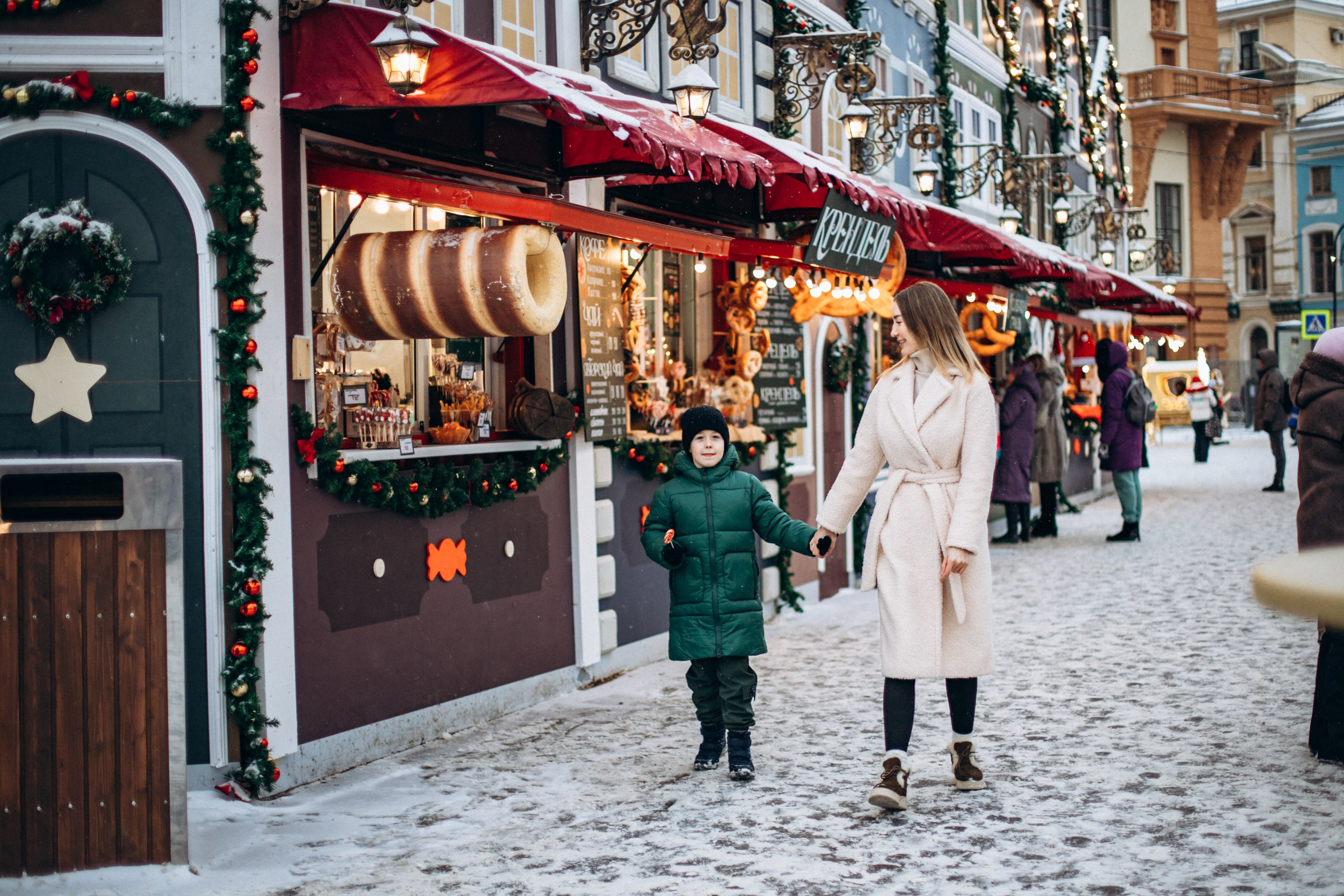 Оксана с сыном в декабре. Фотопрогулка в Петербурге. Индивидуальный и семейный фотограф в Санкт-Петербурге