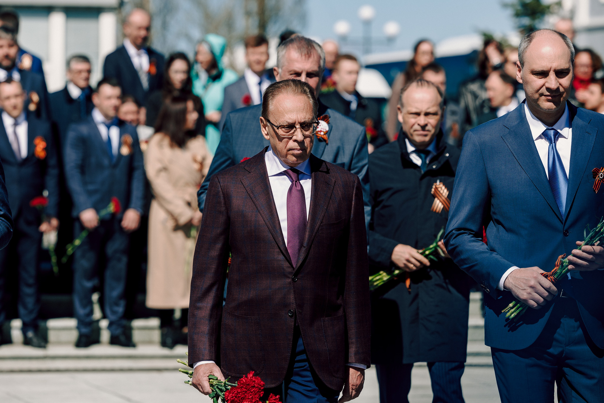 Торжественный митинг, посвящённый открытию Мемориала Славы воинам-новотрубникам. Лёшка Варзегов — фотограф