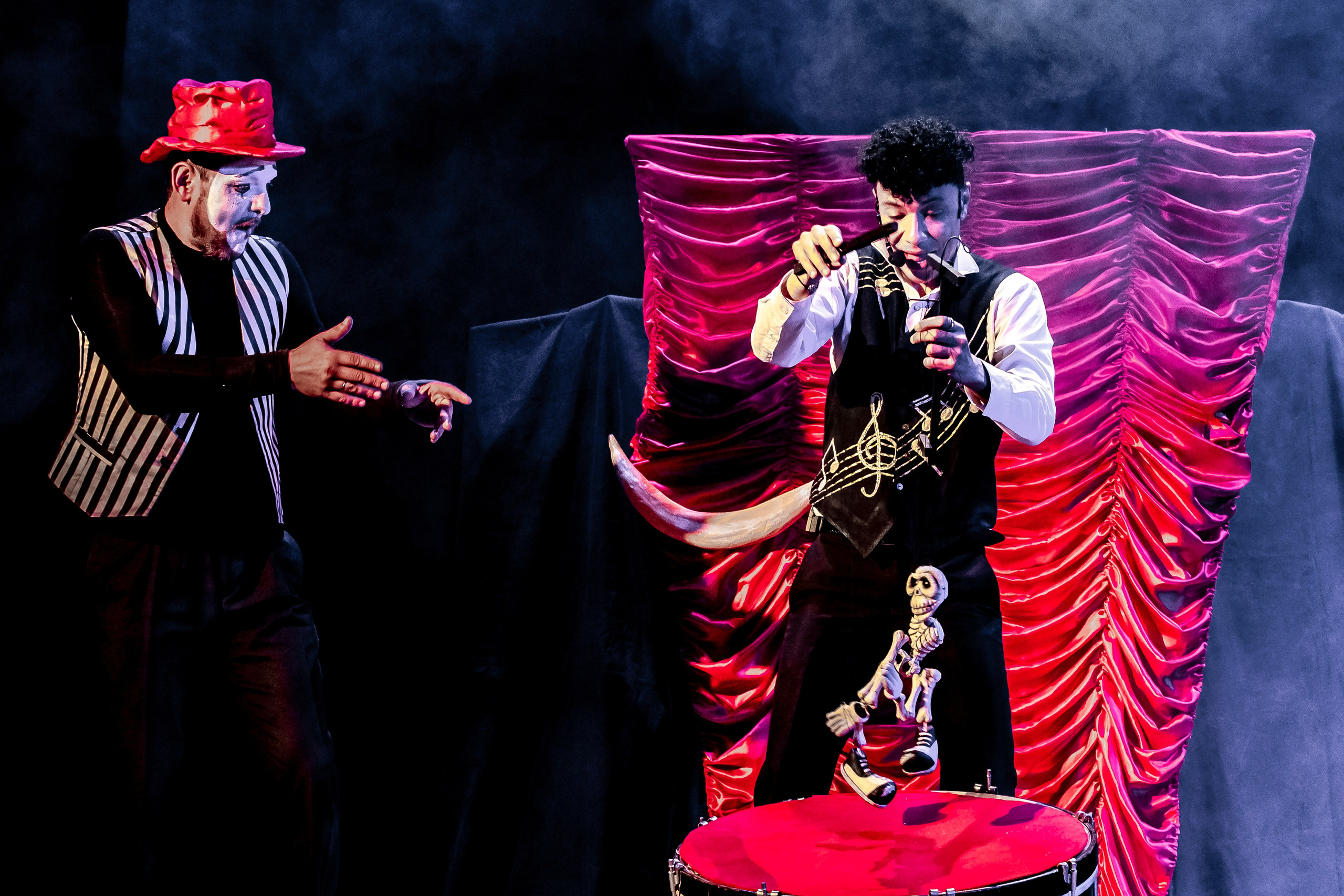 Цирк из Саквояжа спектакль театра САКВОЯЖ. Фотограф в Сочи Юрий Шептаев