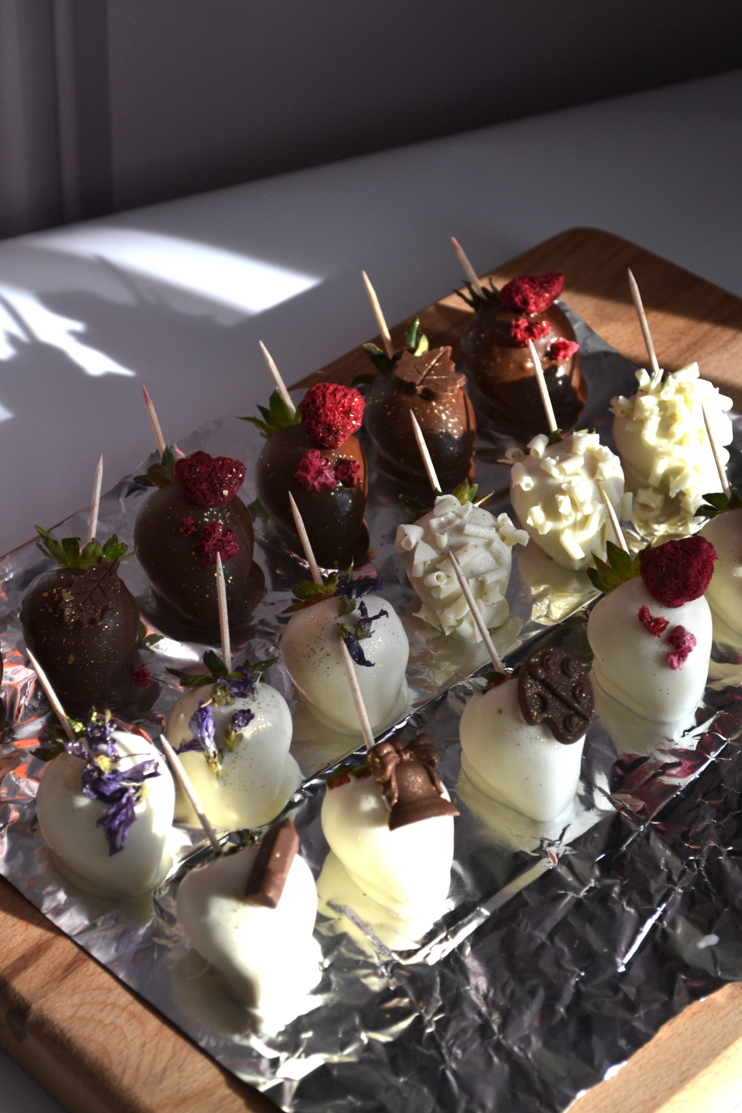 Клубника в шоколаде. Семейная кондитерская. Торты и десерты на заказ в Москве и области