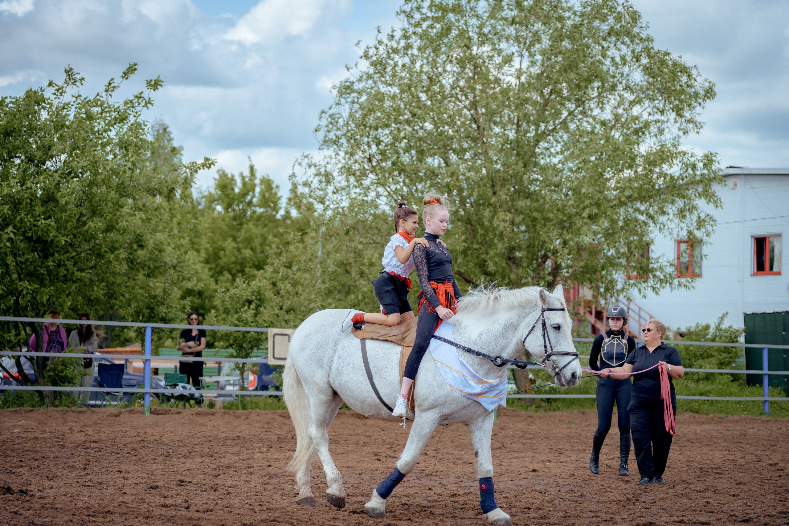 Конный клуб Горки. Портретный и семейный фотограф в Москве/Видное