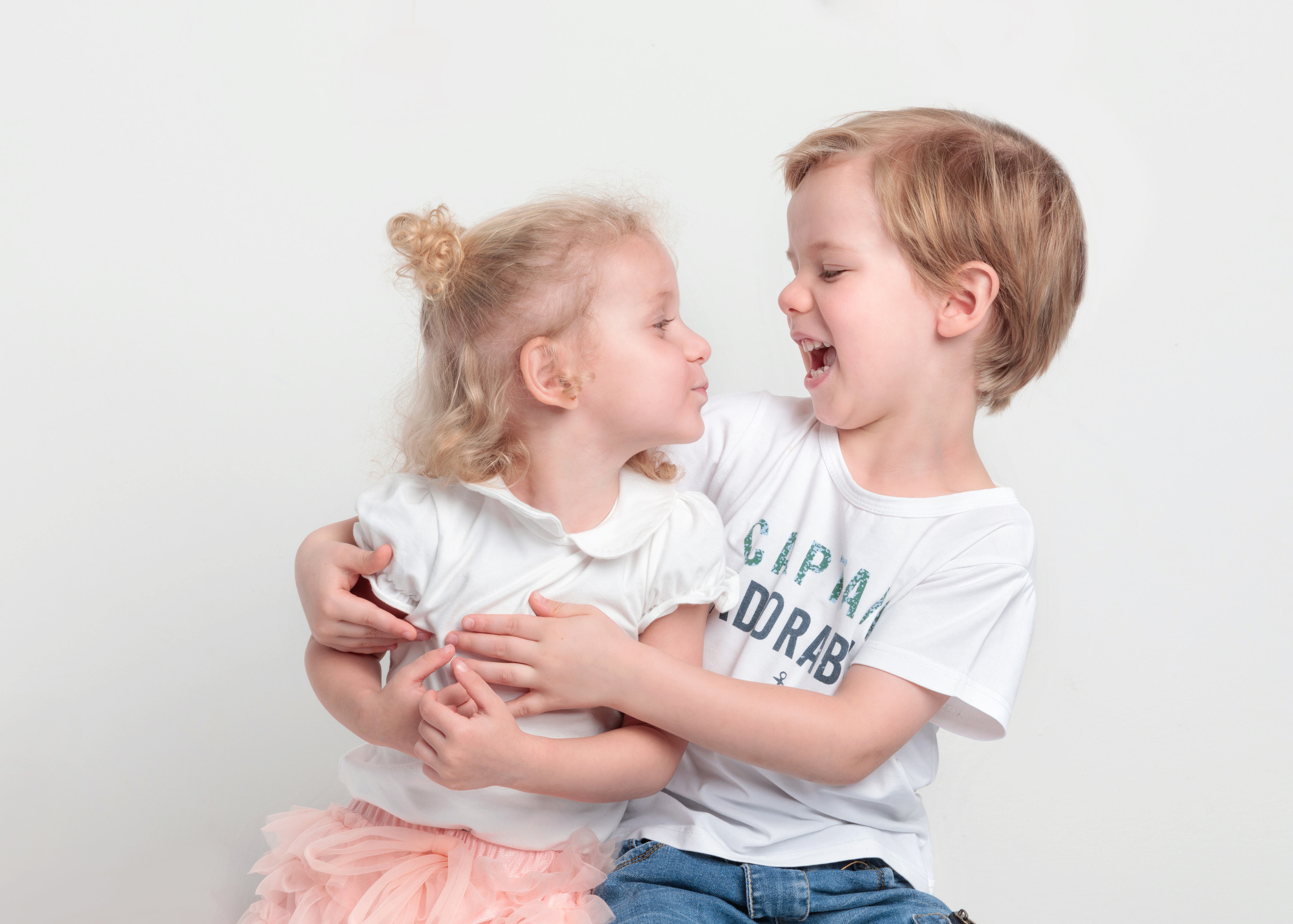 Семейная студийная фотосессия в Гуанчжоу. Свадебные видео