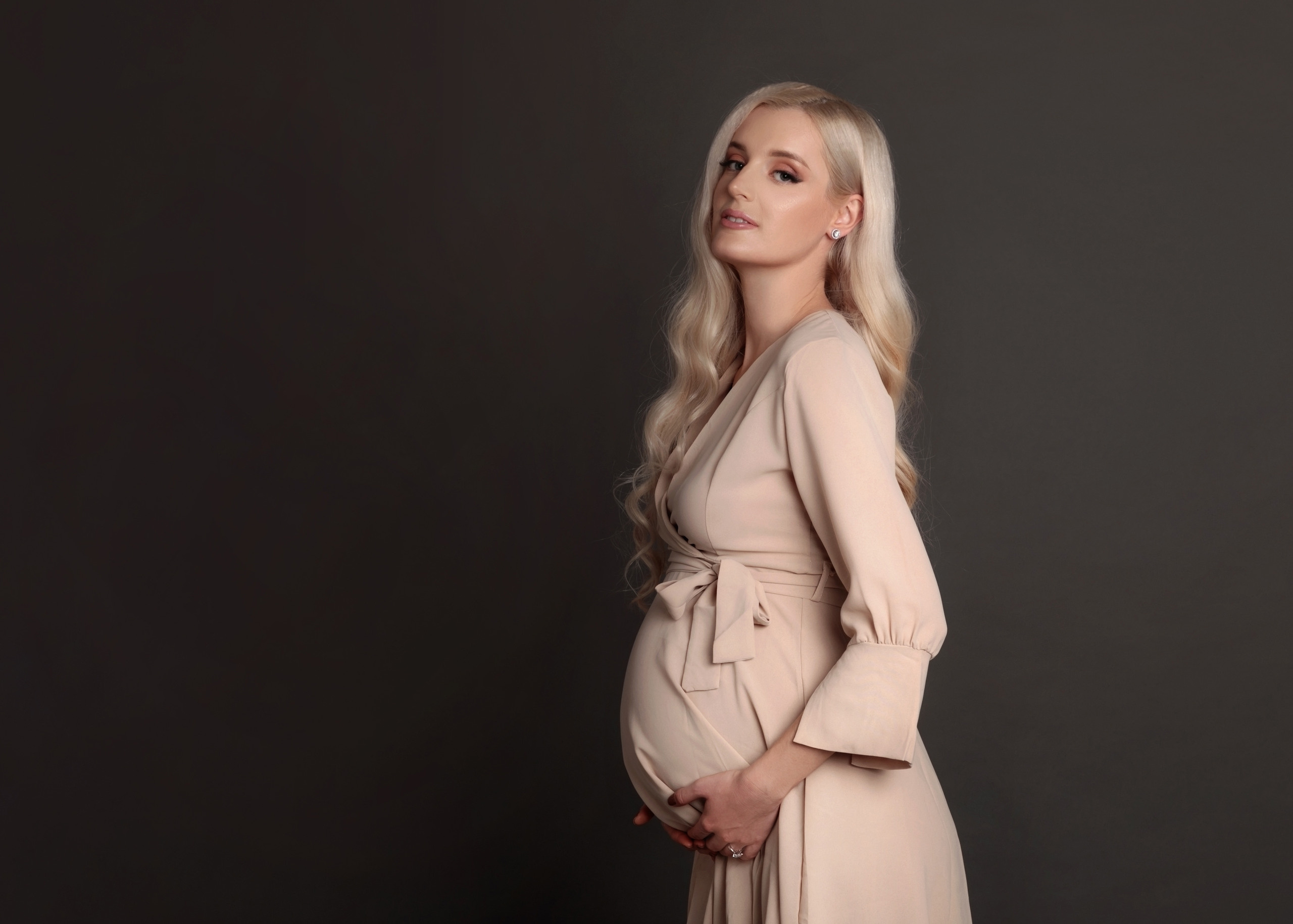 Съемка беременности в студии. Свадебные видео