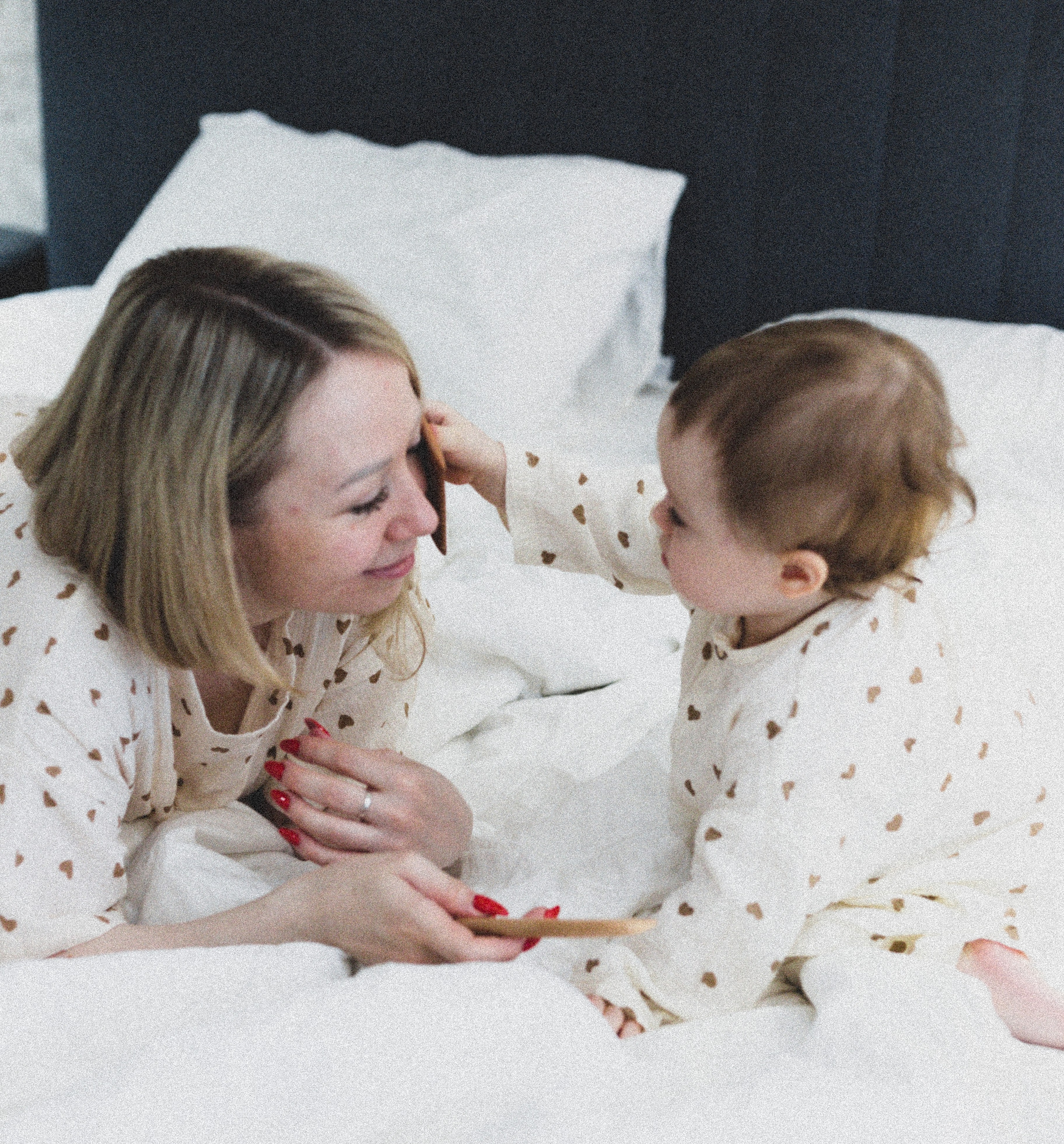 Мама и малыш lifestyle. Фотограф беременных и новорождённых в Краснодаре