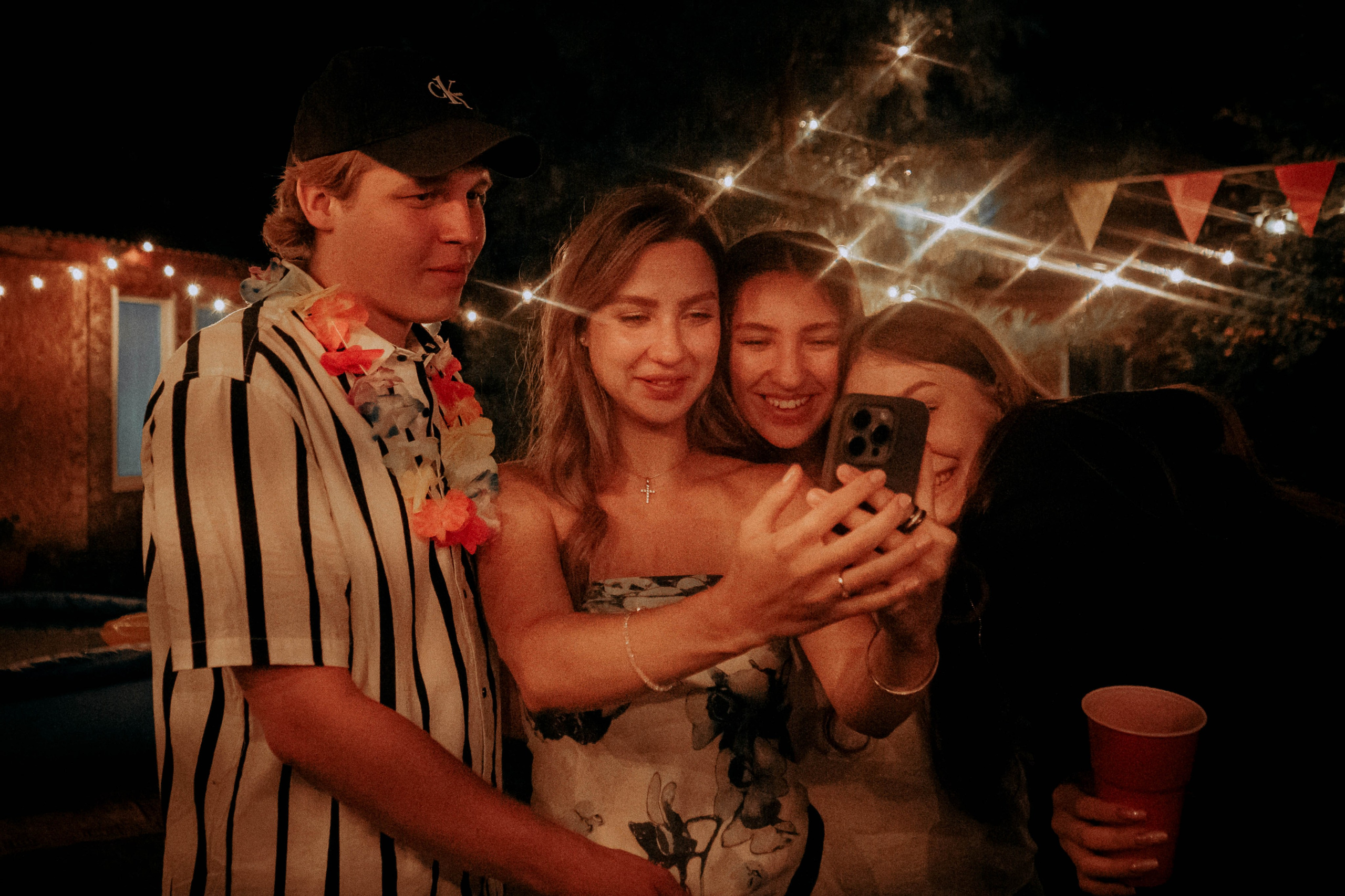 Гавайская вечеринка. Кир Анисин. Режиссер & фотограф