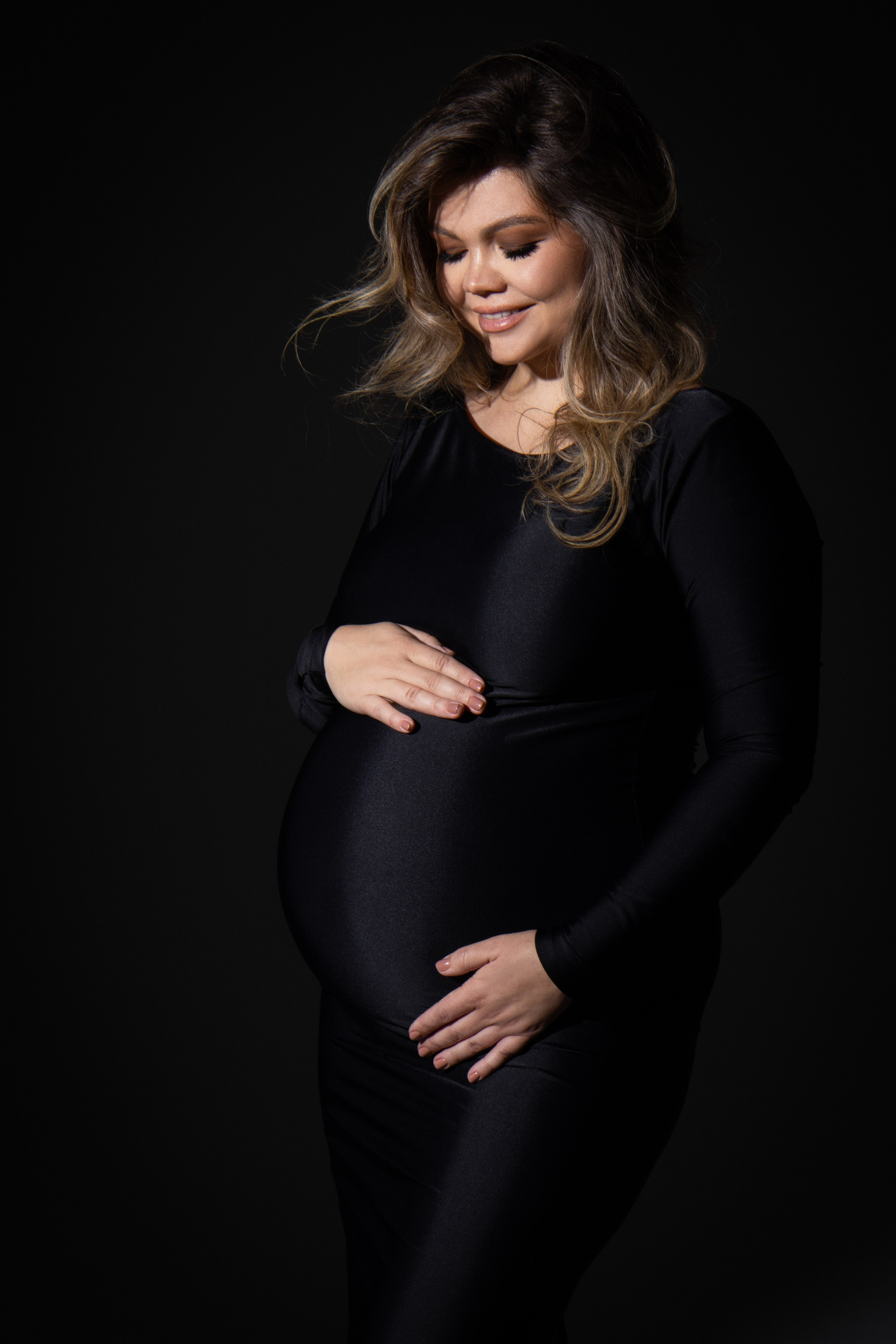 Фотосессия беременности в Москве! Все включено. Готовые образы. Помощь визажиста и стилиста. Фотосессия в стиле минимализм. Фотосессии в студиях Москвы с циклорамой. Фотосессия беременности идеи образов и позирования