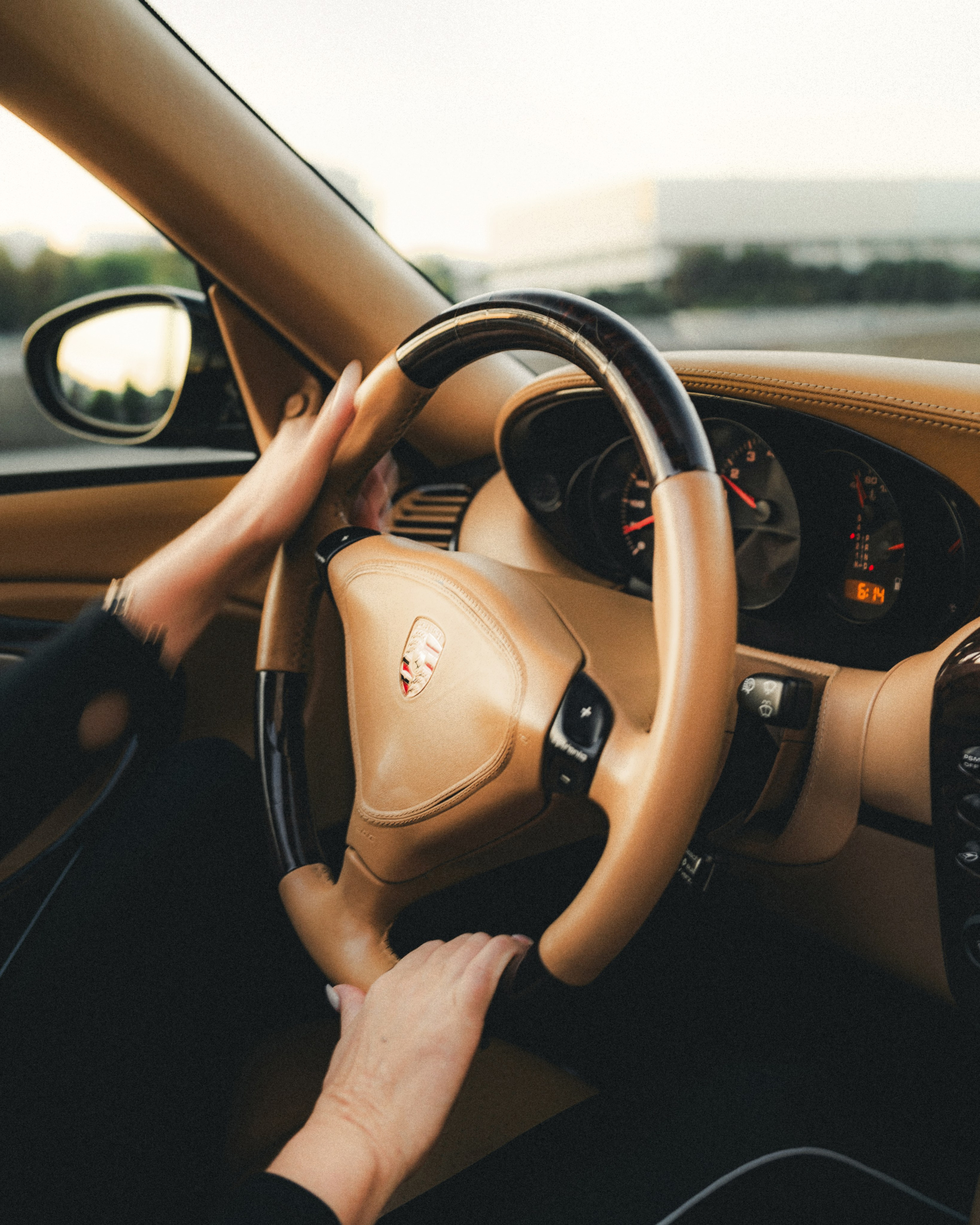 Porsche Carrera 4 Cabriolet x Elina. Фотограф Илья К. в Москве