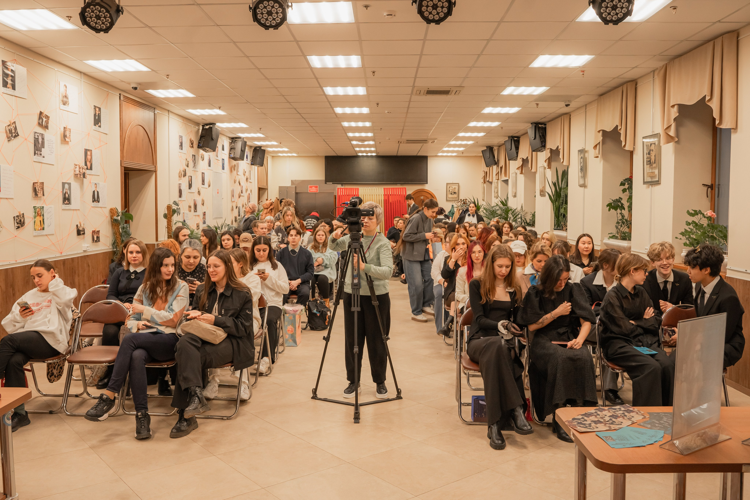 Презентация книги «Человек за бортом», автор София Цой. Репортажный фотограф Анастасия Рубцова