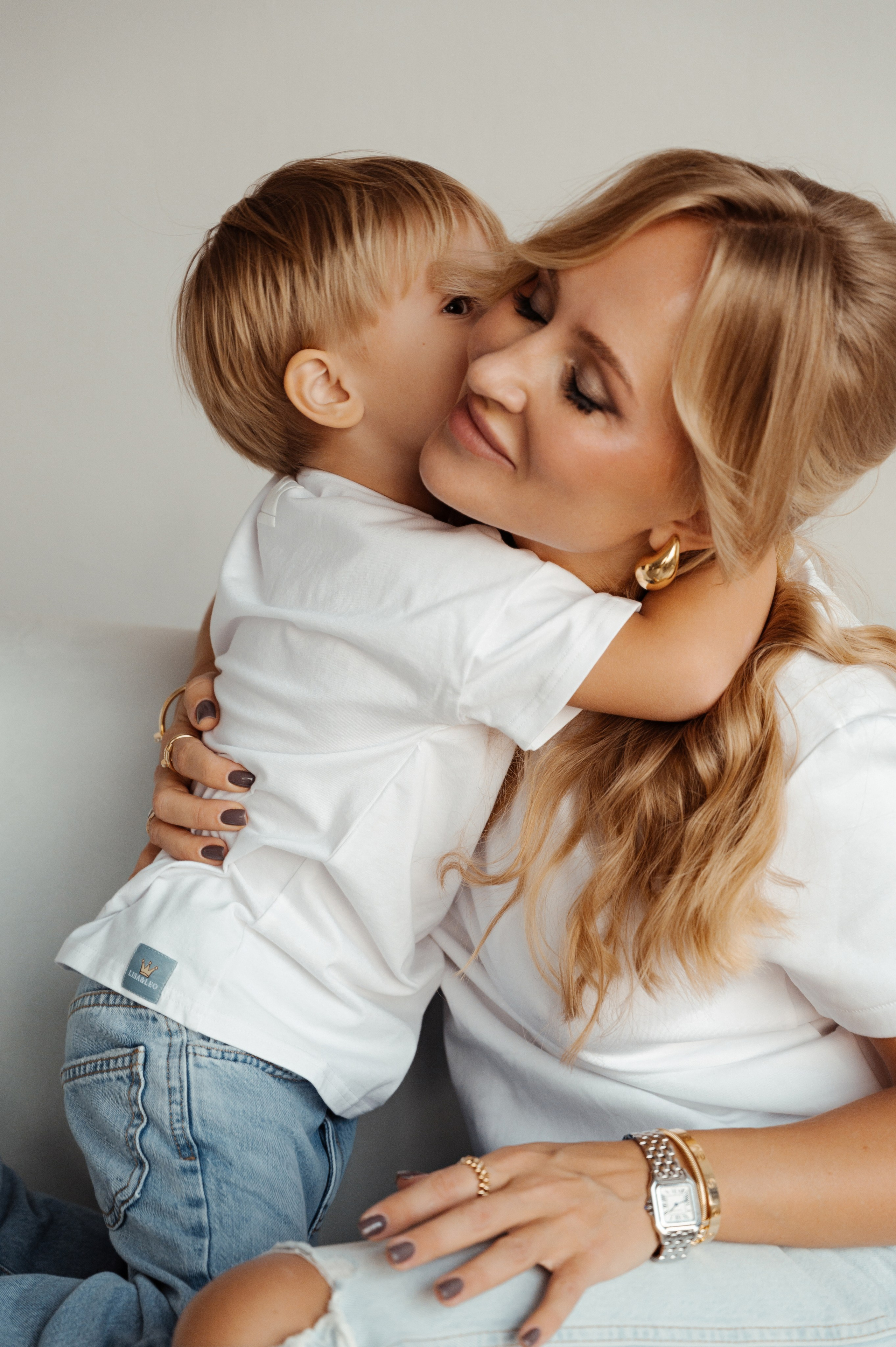Семейная фотосессия в Санкт-Петербурге от Маргариты Ивановой — душевные кадры с детьми и родителями, помощь в подборе образов, стилист, виза. Профессиональный фотограф беременности в СПБ. Стильные фотосессии беременности в стиле минимализм и классическая фотография